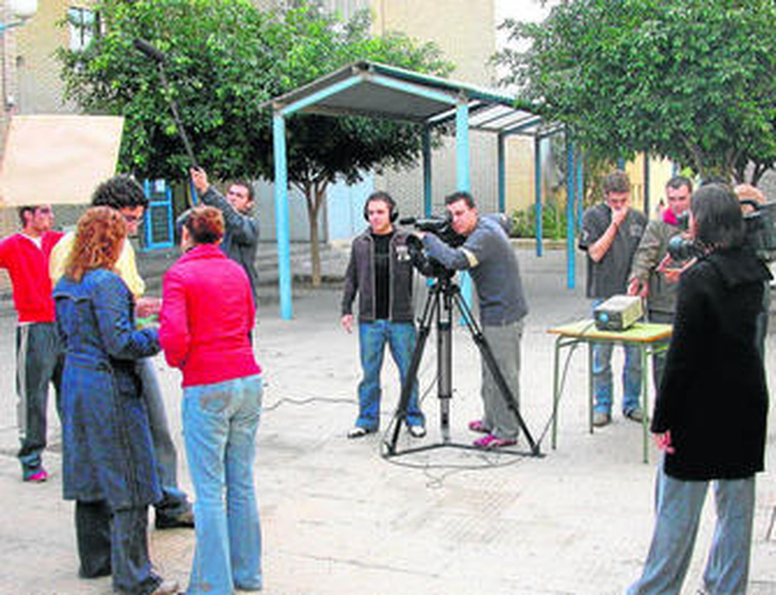 Alumnos de Imagen y Sonido del IES Albaida  en una de sus clases.