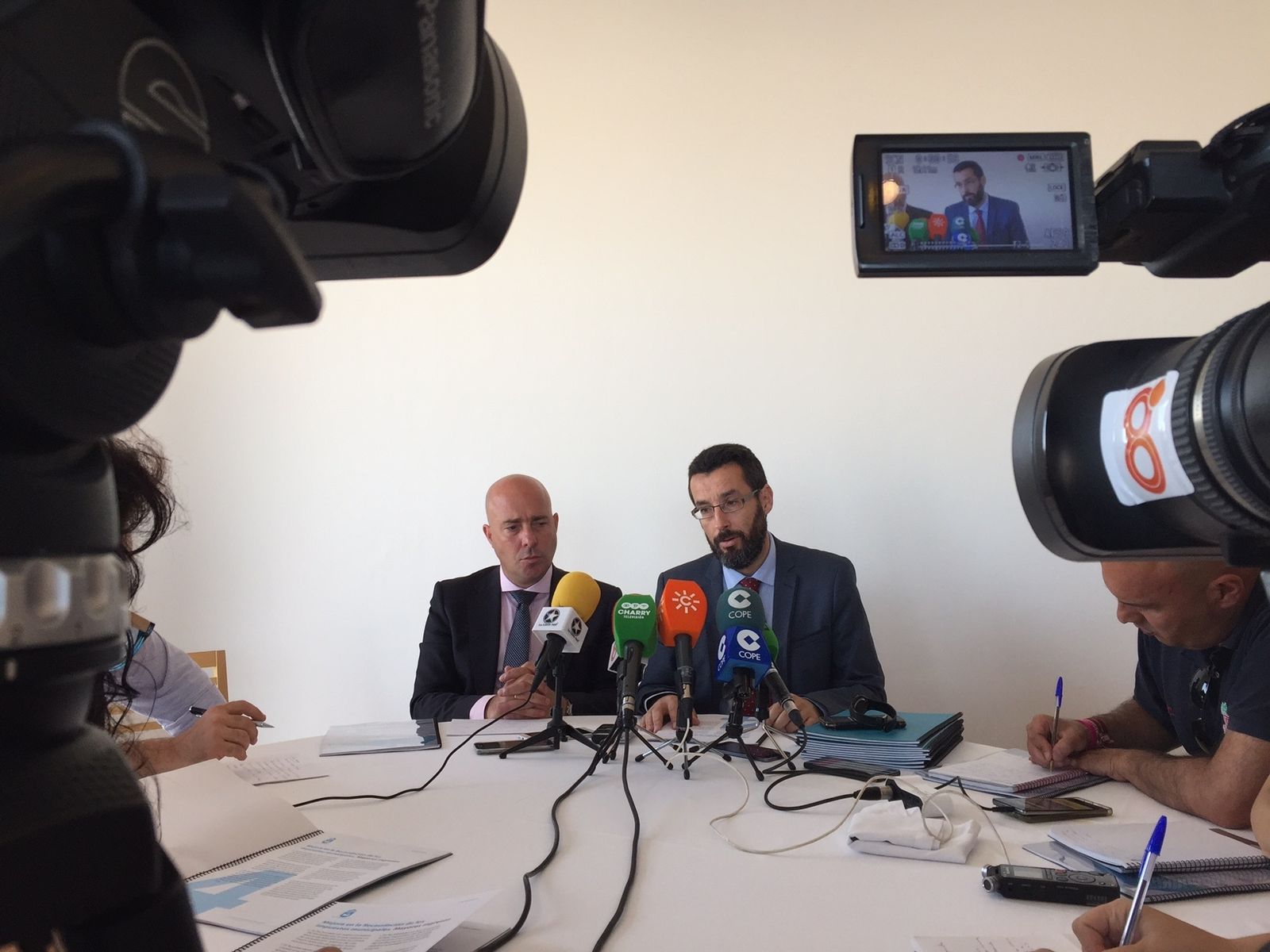 Nacho Macías y Juan Franco, durante su comparecencia ante los medios.