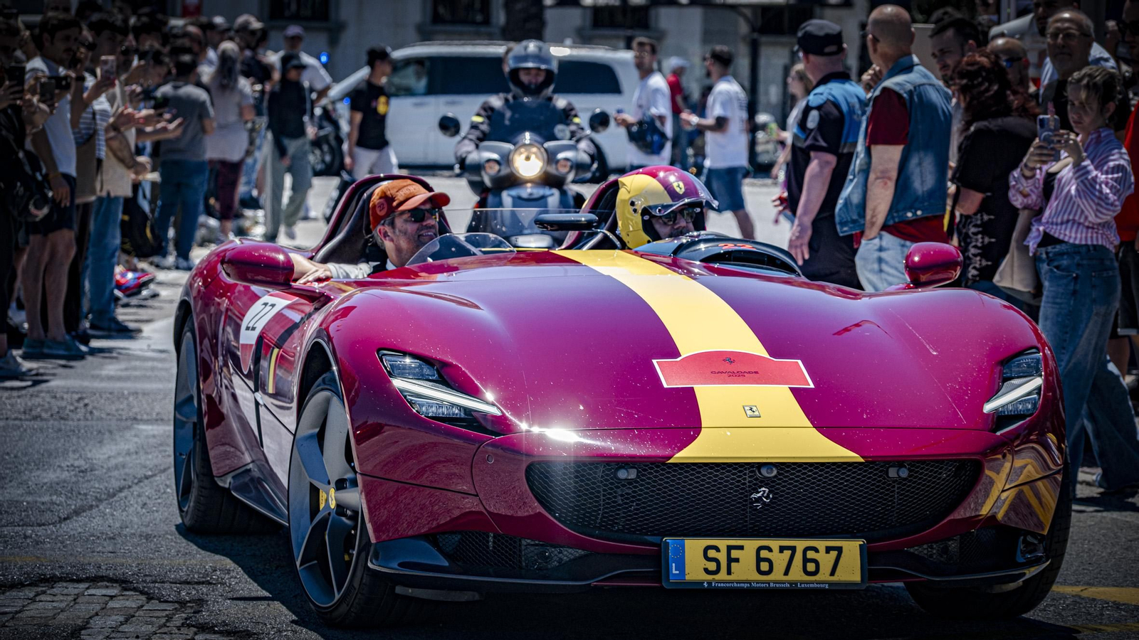 Las imágenes de la concentración de coches Ferrari en Cádiz