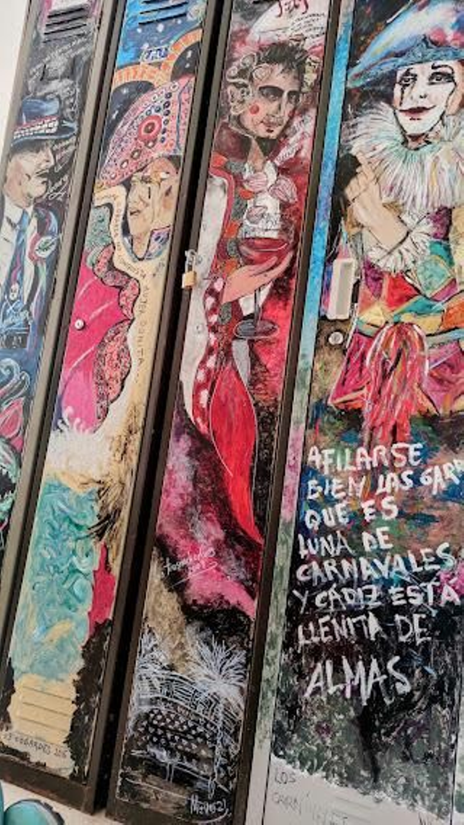 Las taquillas carnavaleras en esmalte de uñas de Nieves Pérez