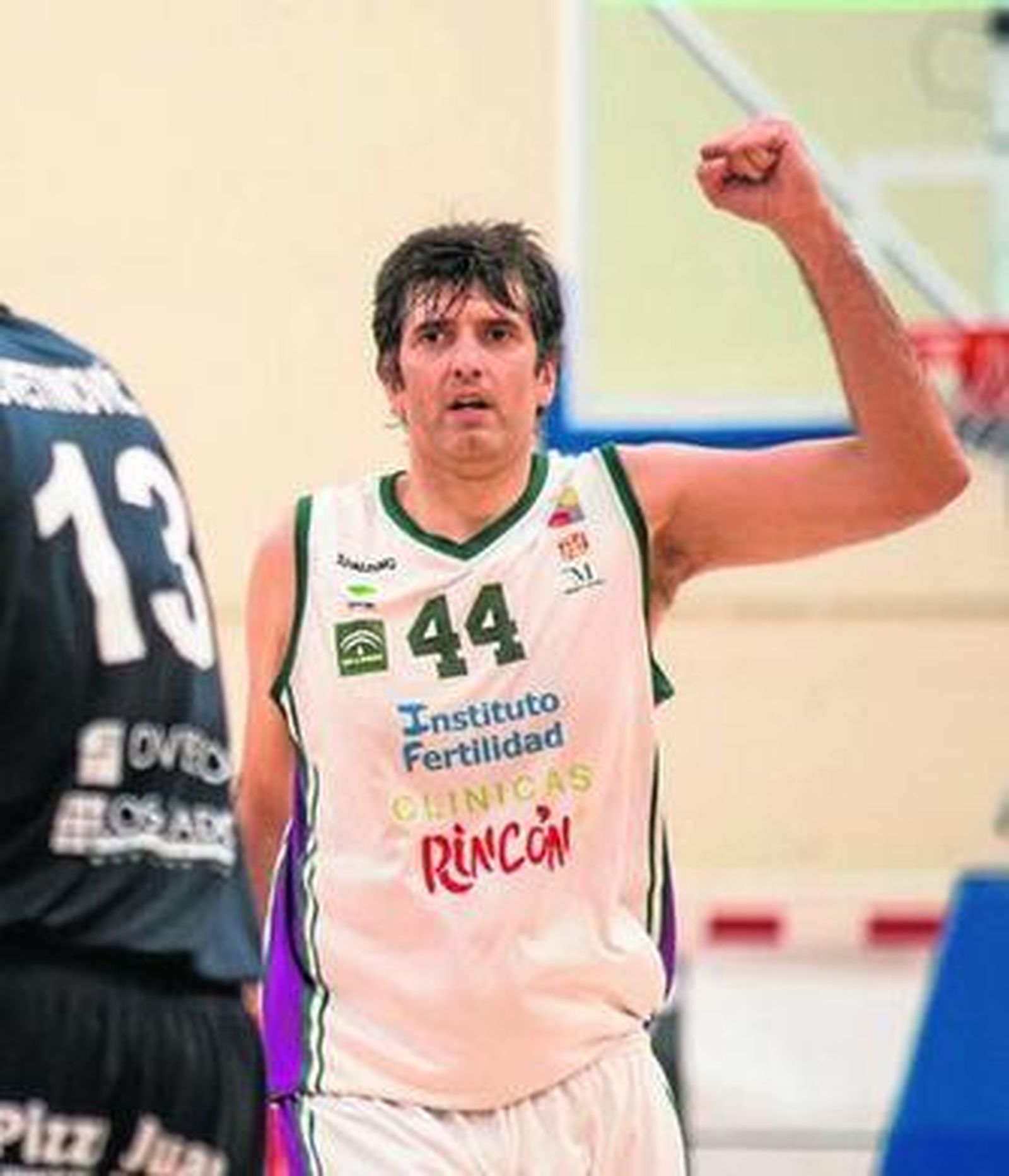 Guillén celebra una acción en el encuentro ante Oviedo.