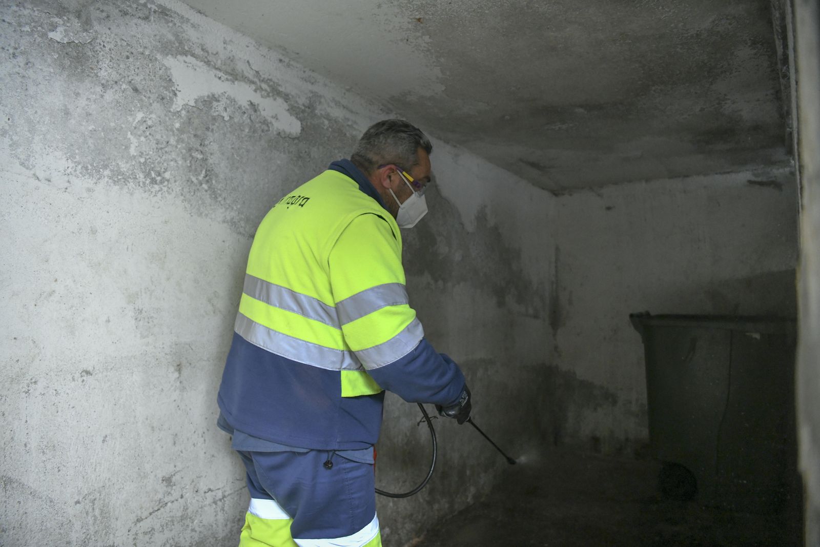 Fotos: acción contra el vandalismo y la suciedad en el Albaicín