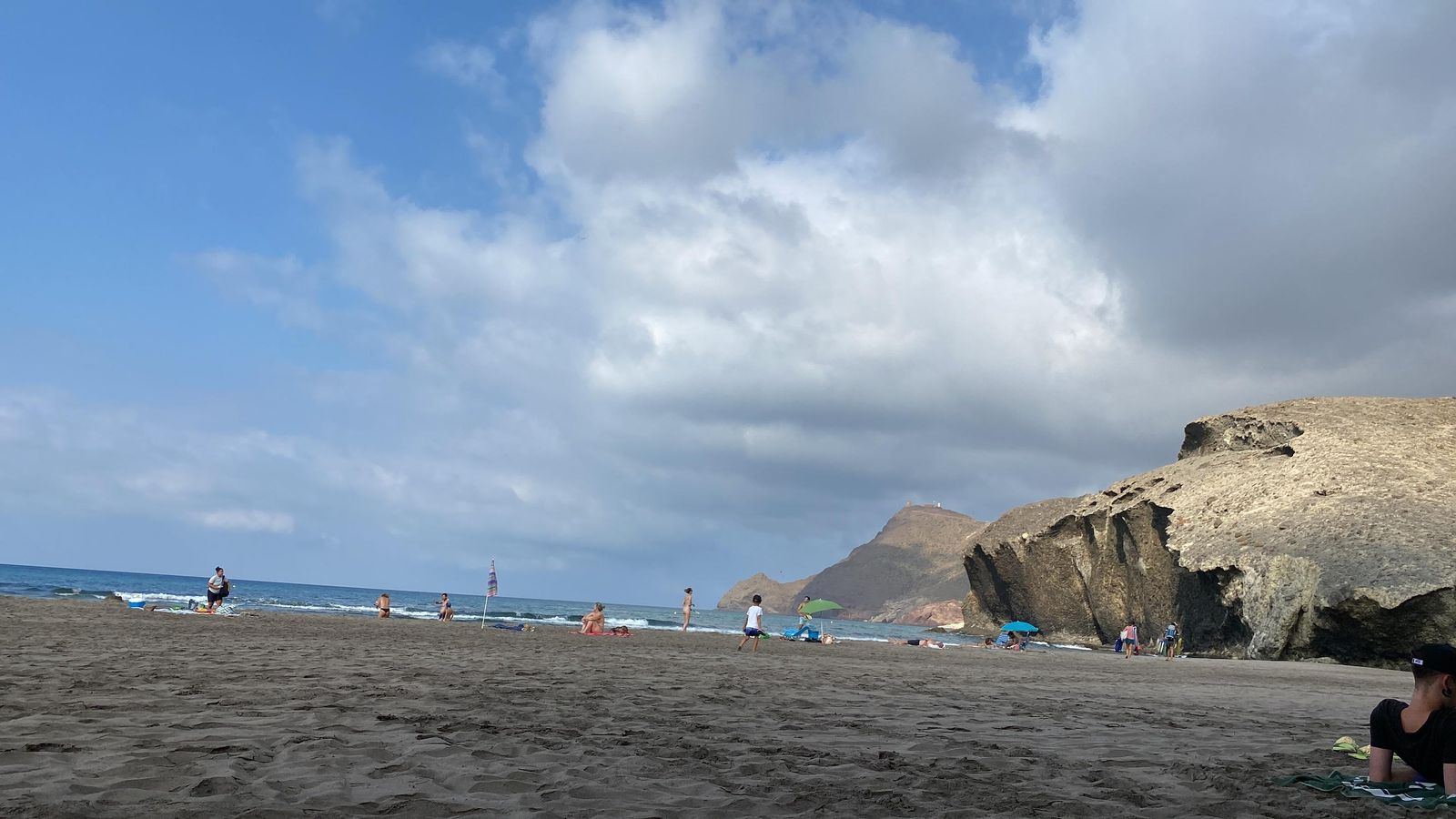 Playa de Mónsul, una de las más emblemáticas del Parque Natural, en un día de verano
