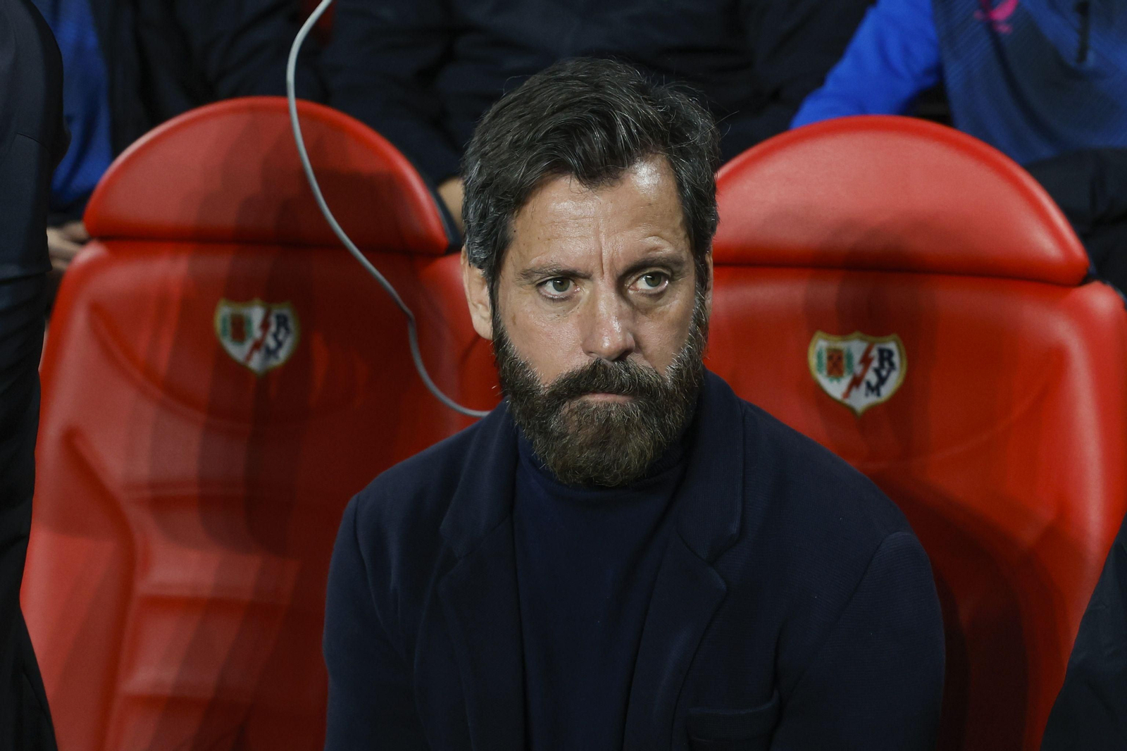 Quique Sánchez Flores, en el banquillo de Vallecas.