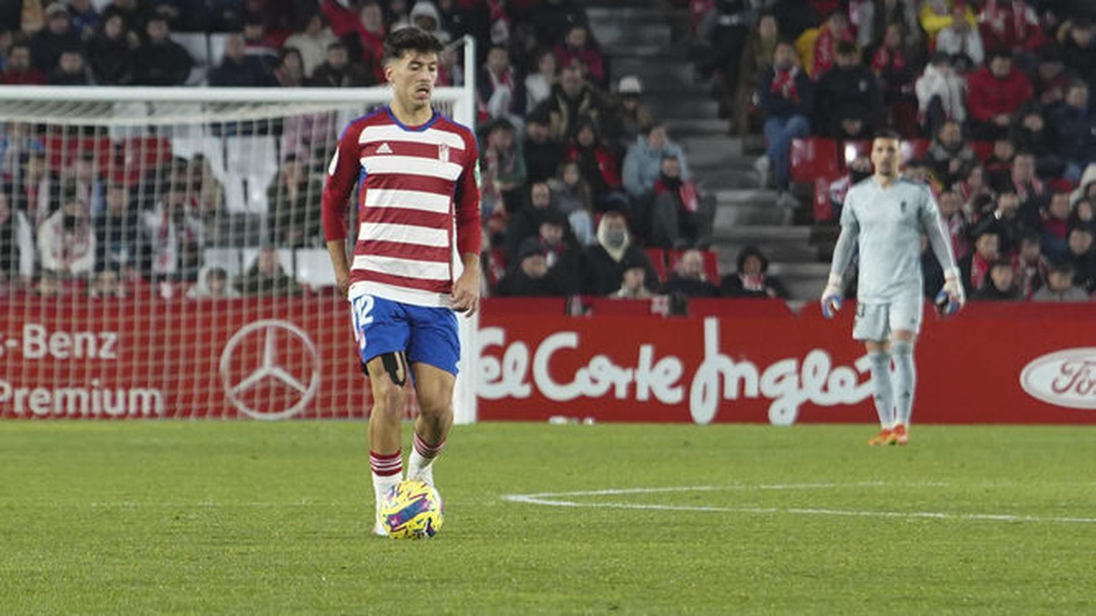 Víctor Meseguer, en un partido con el Granada CF