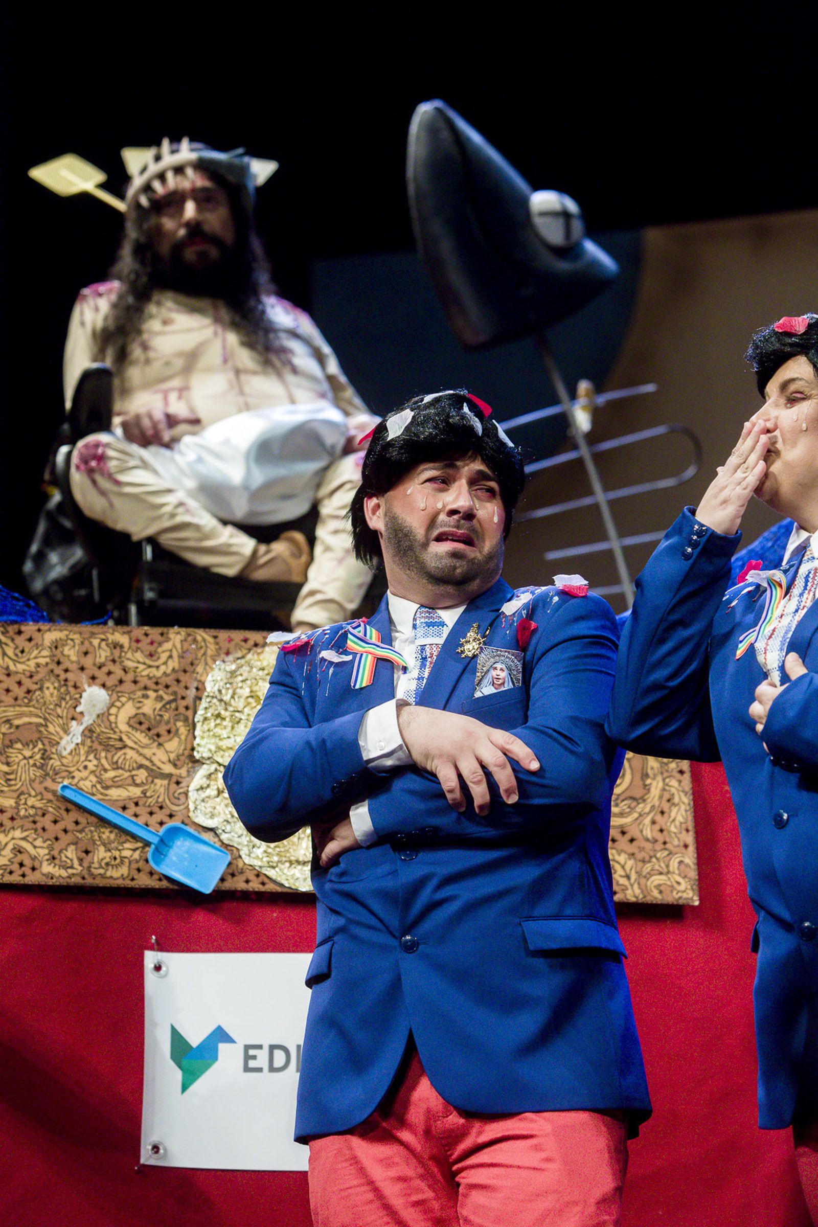 Chirigota Aquí estamos de paso.