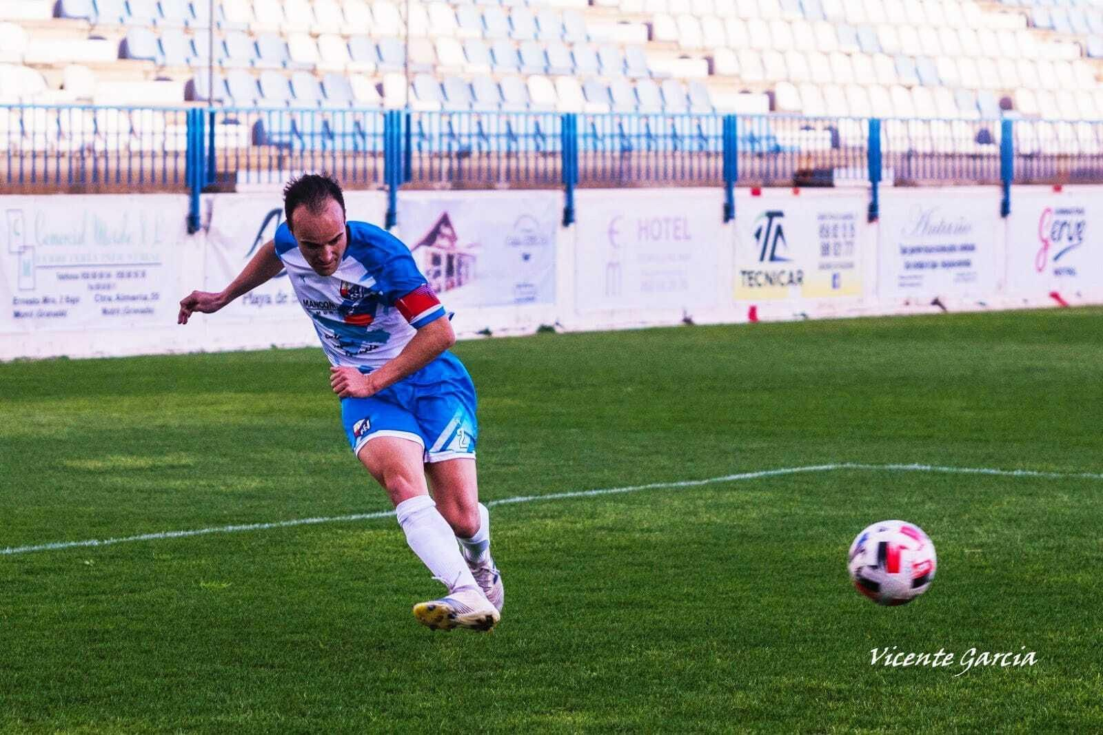 Linares conecta un centro en pleno partido con el Motril la pasada temporada.