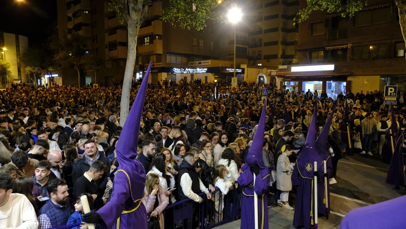 Pasión vuelve a su Iglesia de Santa Teresa azotada por la lluvia