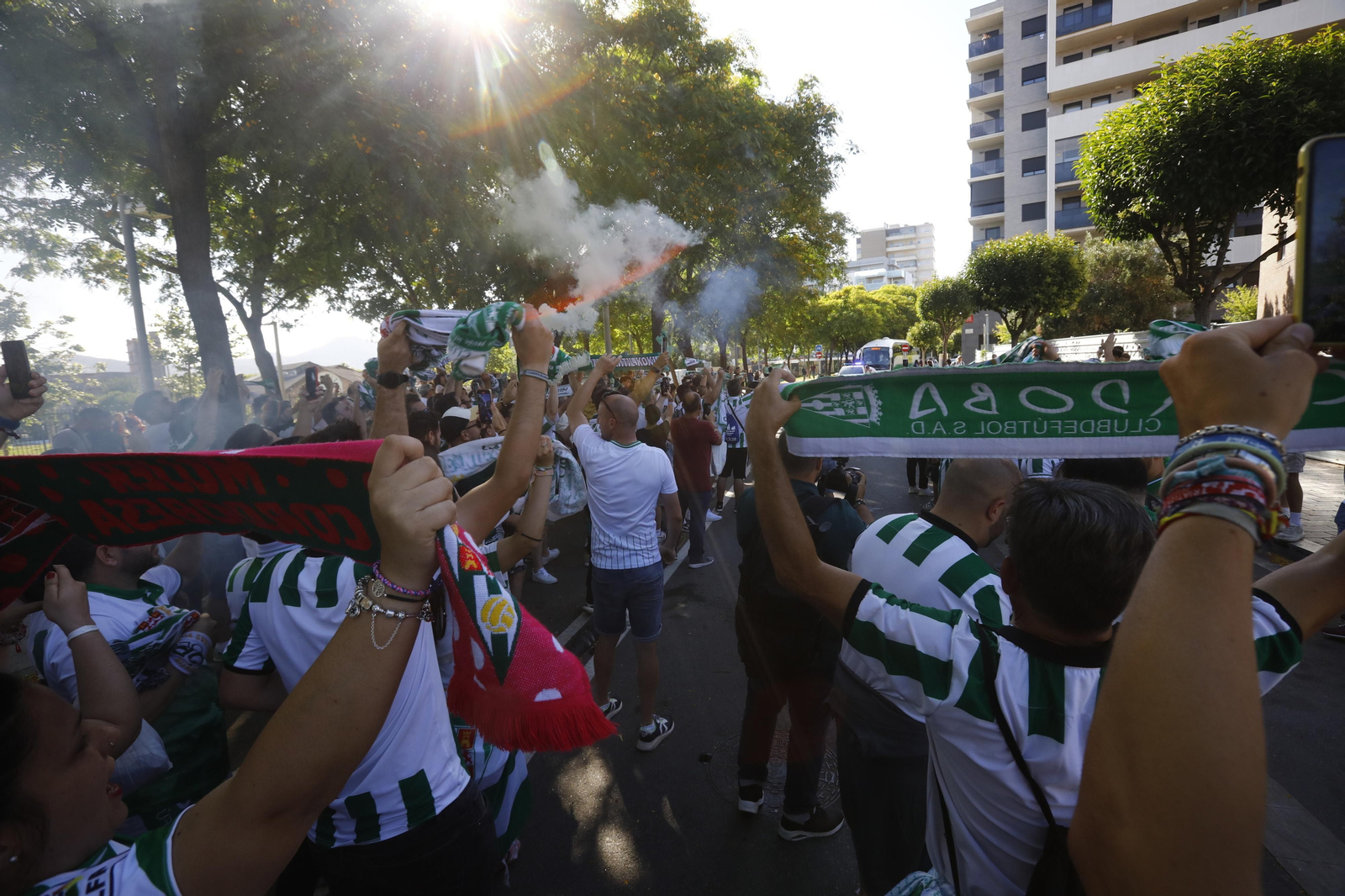 Las mejores fotos de la afición del Córdoba CF en la previa del partido ante el Barcelona Atlètic