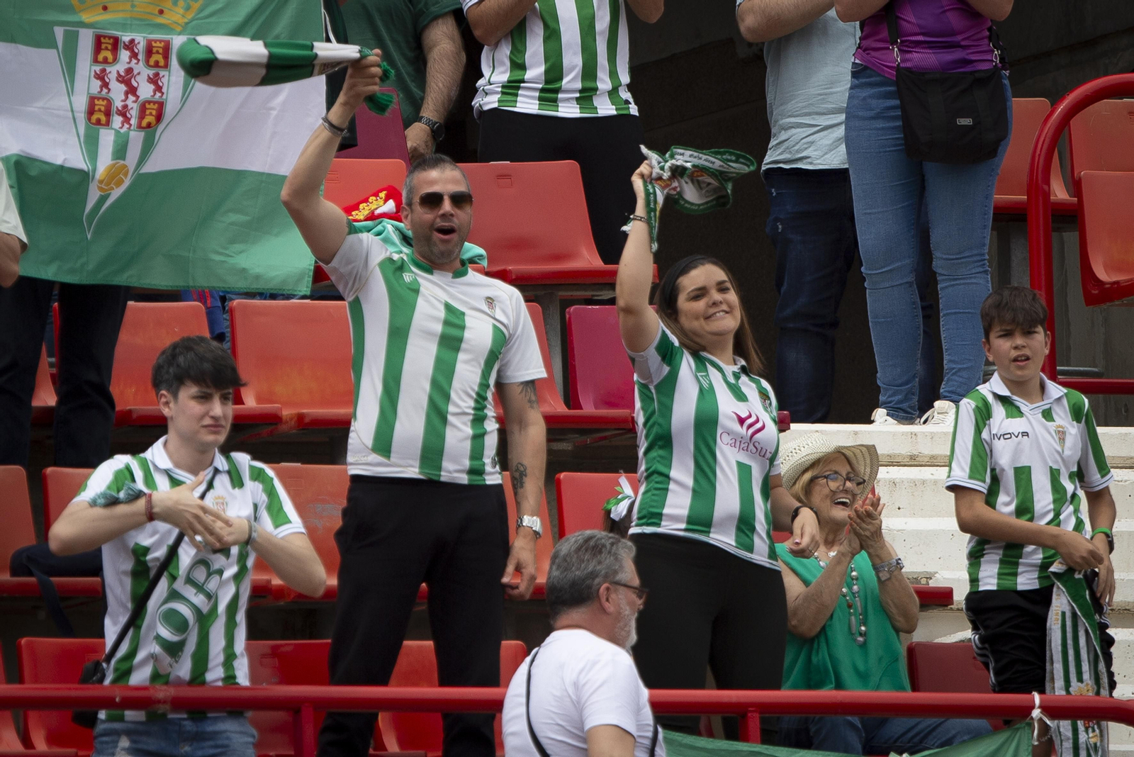 Las mejores fotos del ambiente en el Recreativo Granada - Córdoba CF