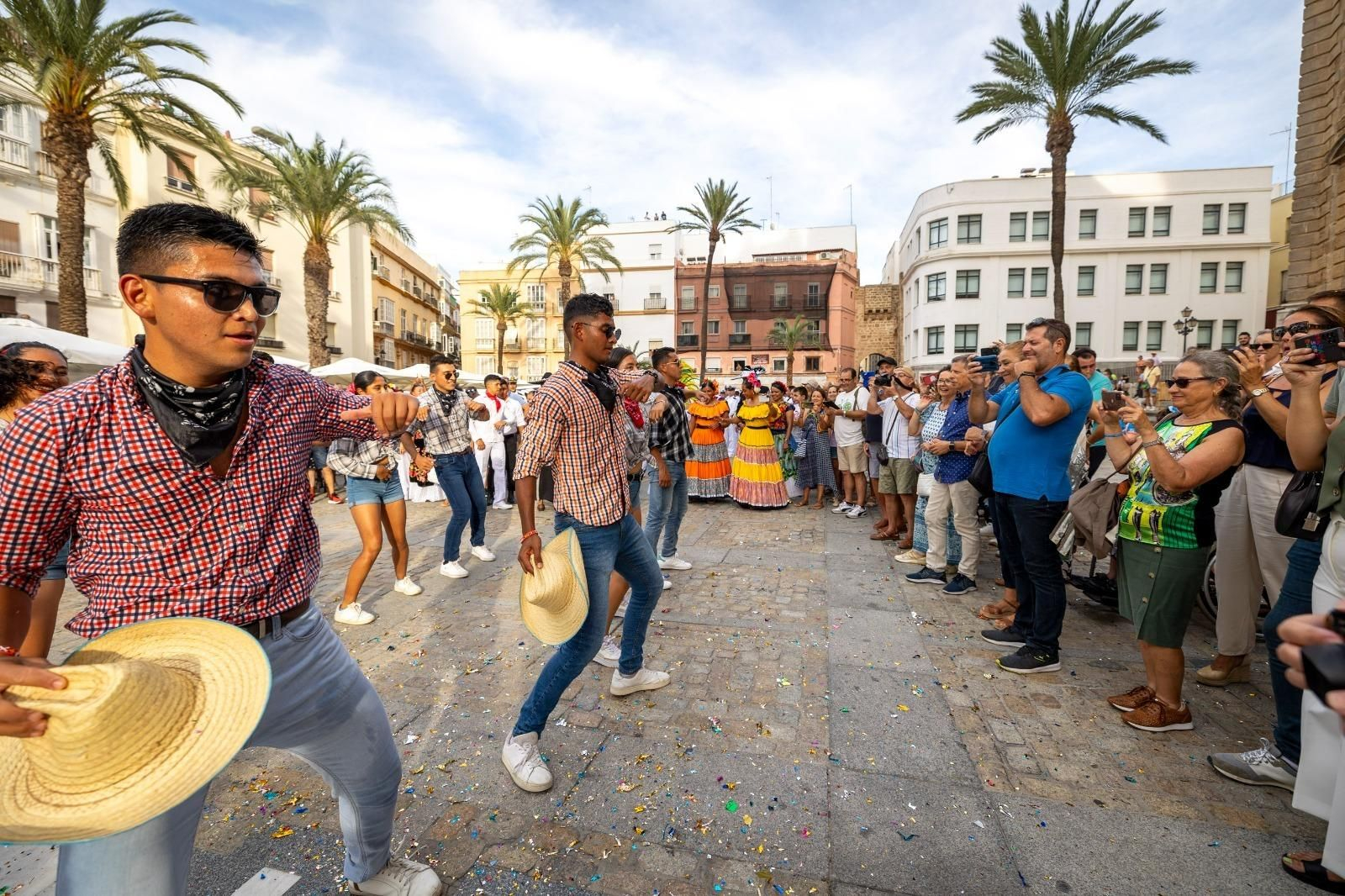 Las imágenes del desfile de tripulantes de la Gran Regata 2023 de Cádiz