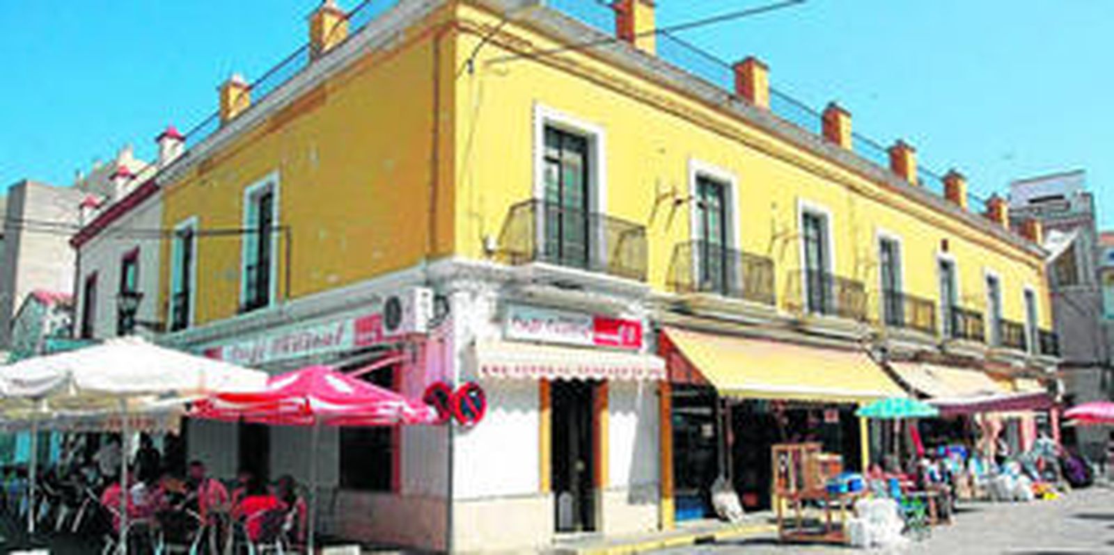 Arquitectos y UHU discrepan sobre el origen del edificio de la calle Bocas