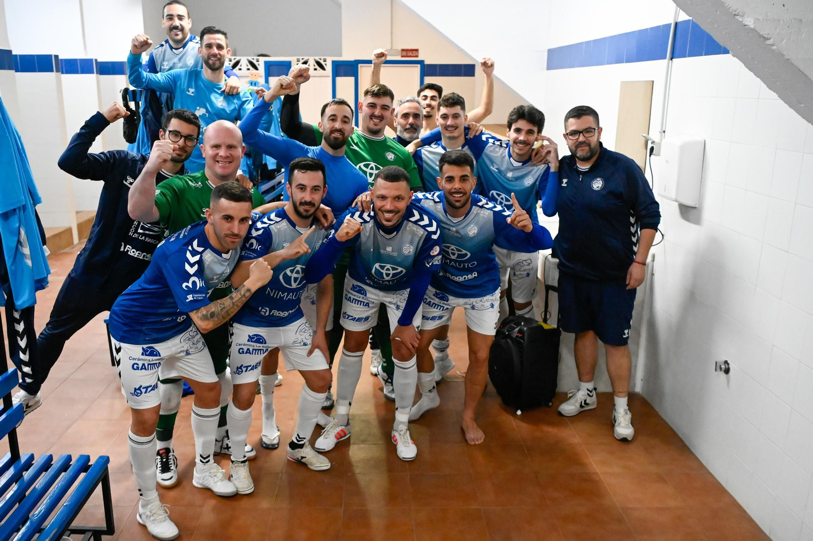 Imágenes del homenaje a Antonio Vadillo y la victoria del Xerez Toyota para auparse al liderato