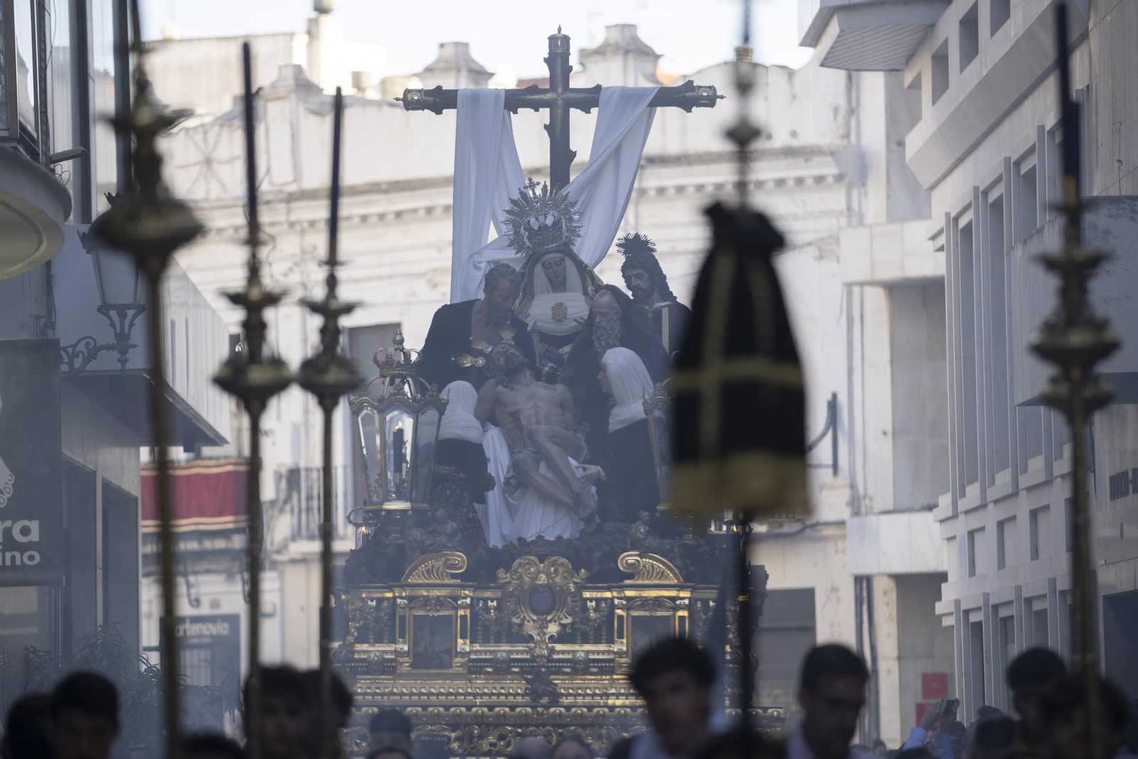 Miércoles Santo: Hermandad de la Santa Cruz de Huelva, en imágenes