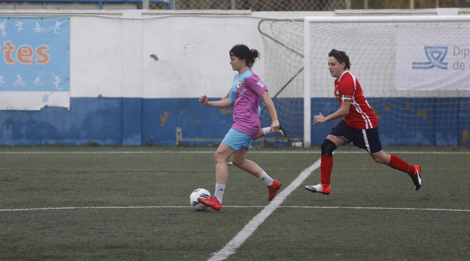 Las fotos de la primera jornada de la Liga Nacional de fútbol para veteranas, en La Línea