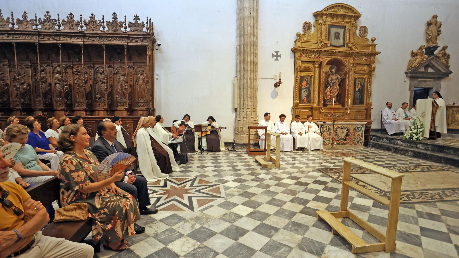 Imágenes de la misa de bienvenida a las hermanas Carmelitas en La Cartuja de Jerez