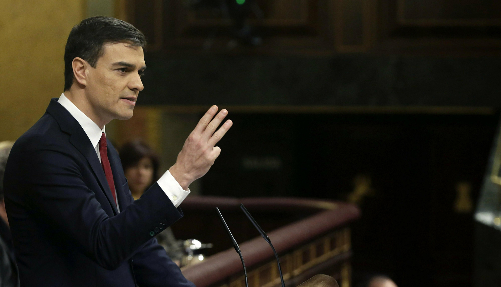 Pedro Sánchez , durante su intervención en la primera jornada de la sesión de su investidura en 2016.