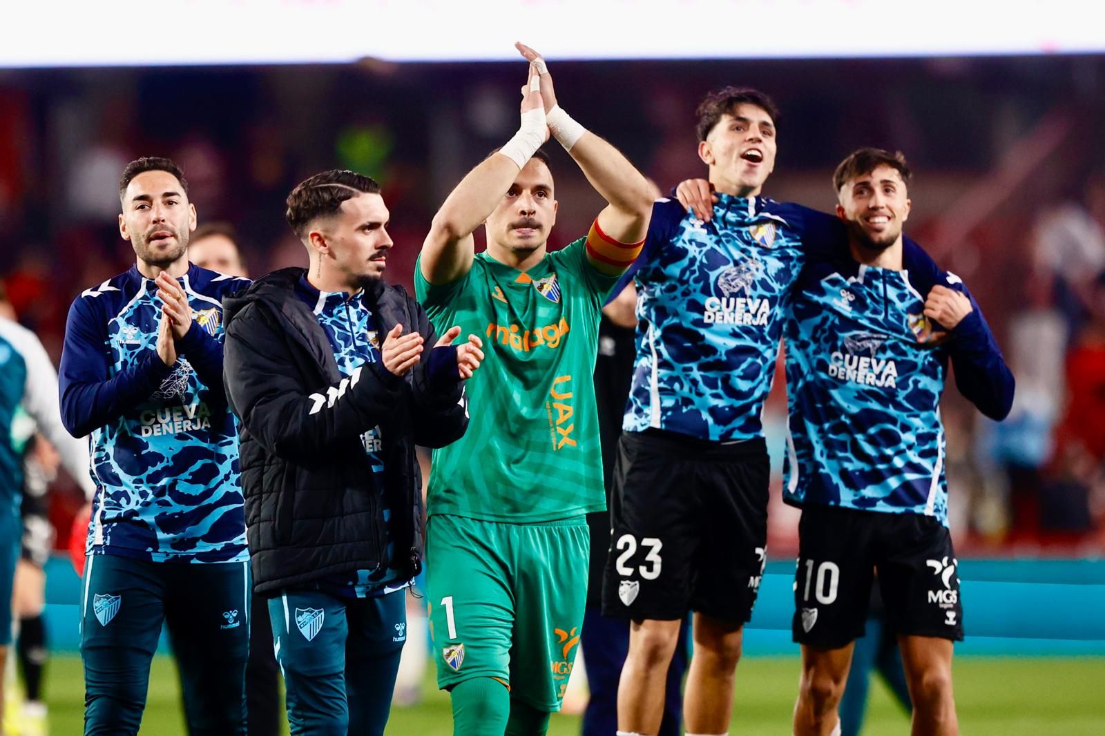 El Málaga CF celebra tras el partido.