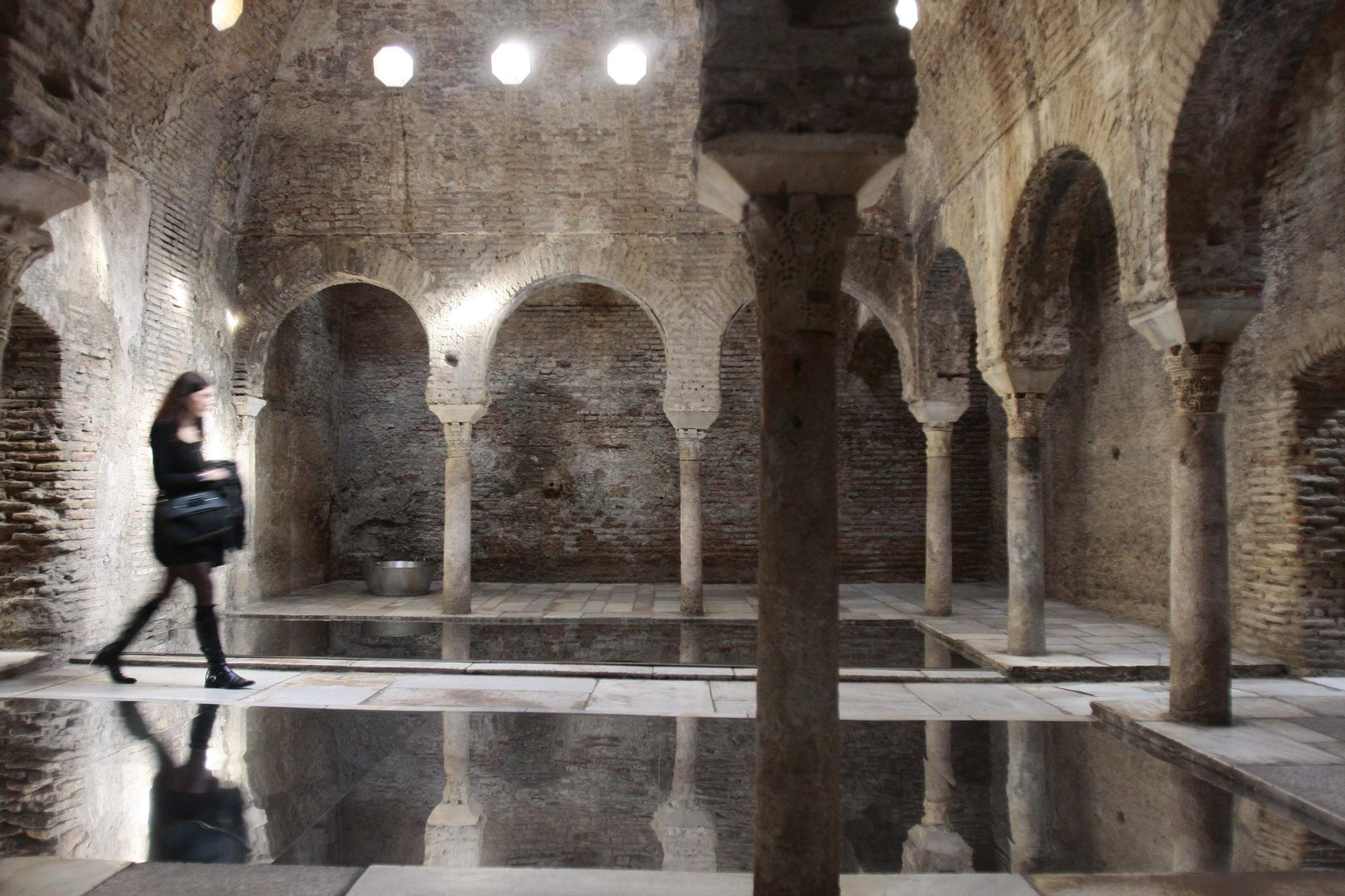 El Bañuelo, uno de los numerosos monumentos que se pueden visitar en Granada.