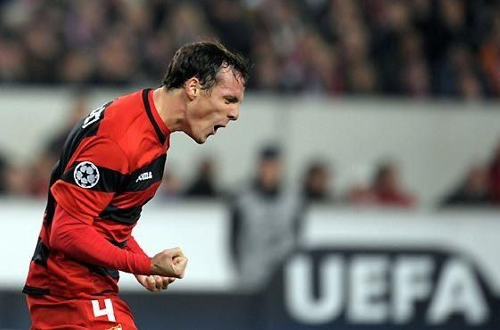Squillaci celebra el primero de sus dos goles ante el Stuttgart.  Foto: Afp Photo / Reuters / Efe
