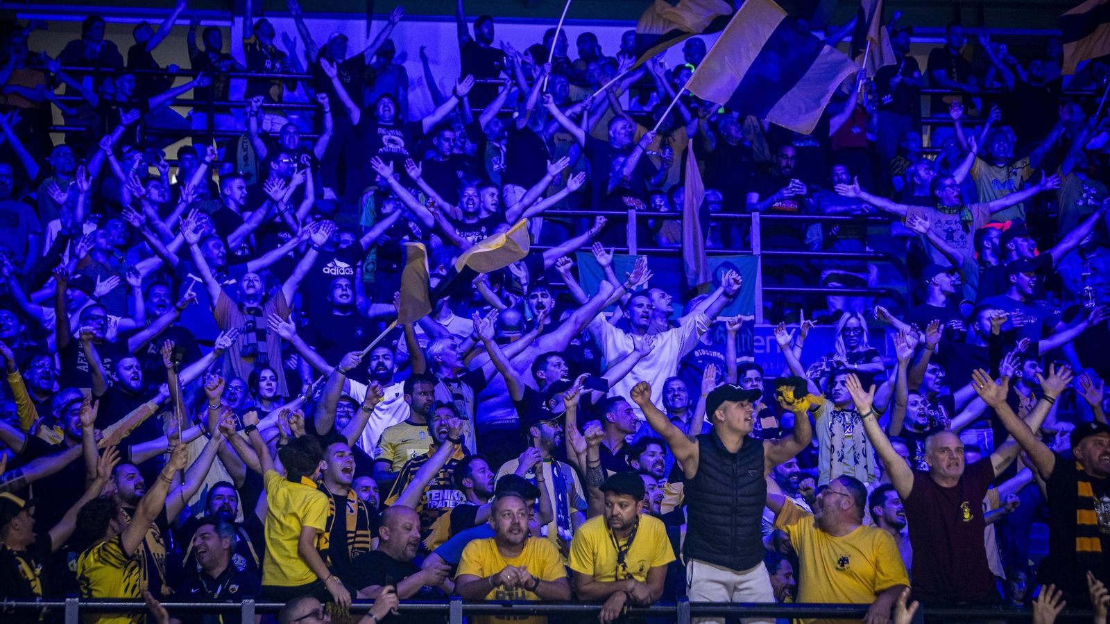 Búscate en las gradas de Atenas en el AEK-Unicaja de la Final Four de la BCL