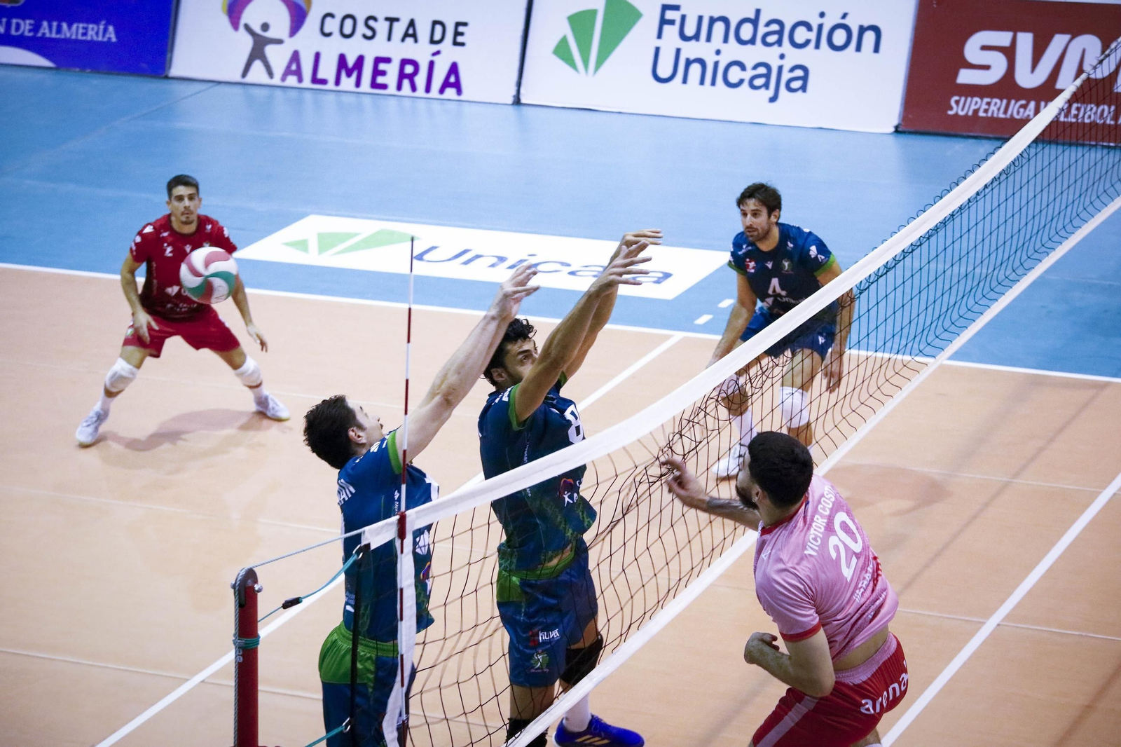 Unicaja Costa de Almería-Arenal Emeve de la Superliga, en imágenes