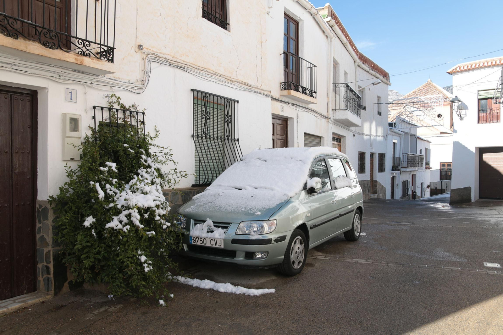 La nieve cubre de blanco la Alpujarra Almeriense