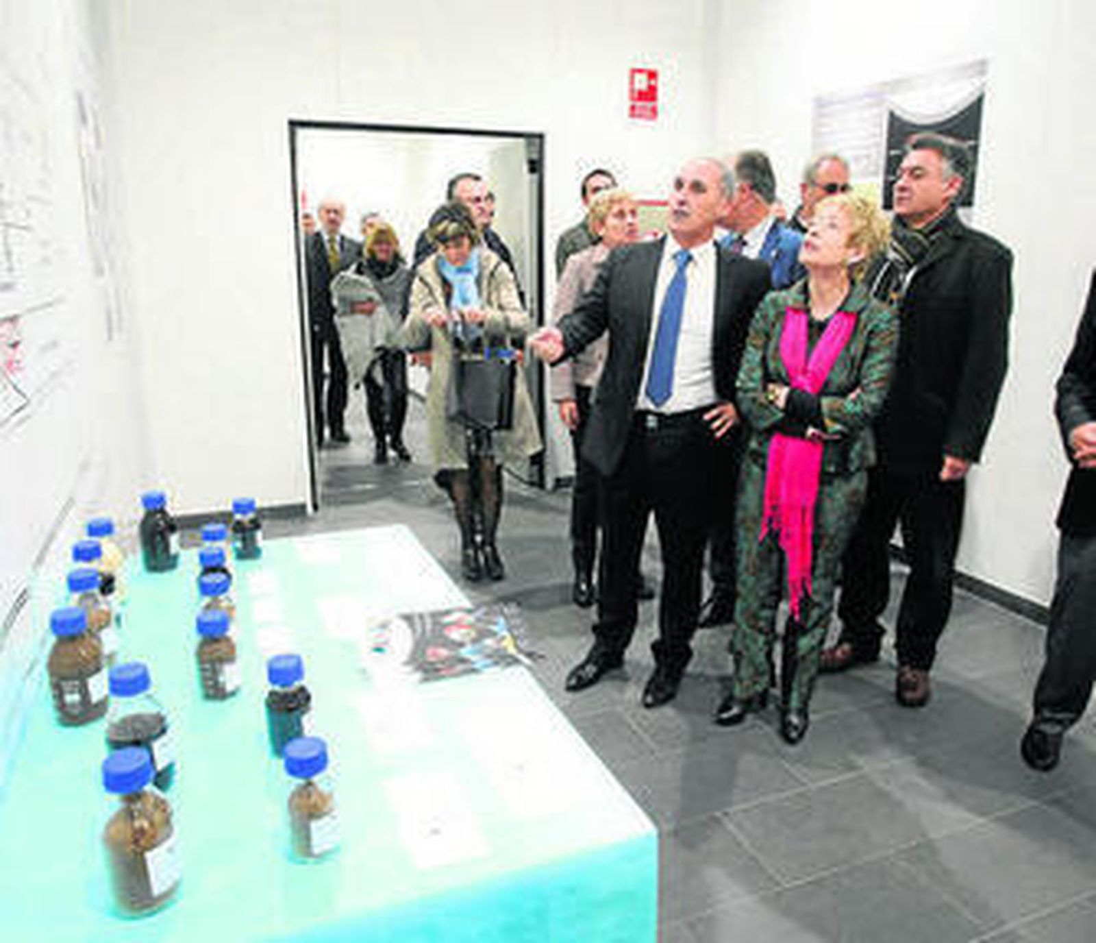 Las autoridades, en el acto de ayer en Harinas de Andalucía.