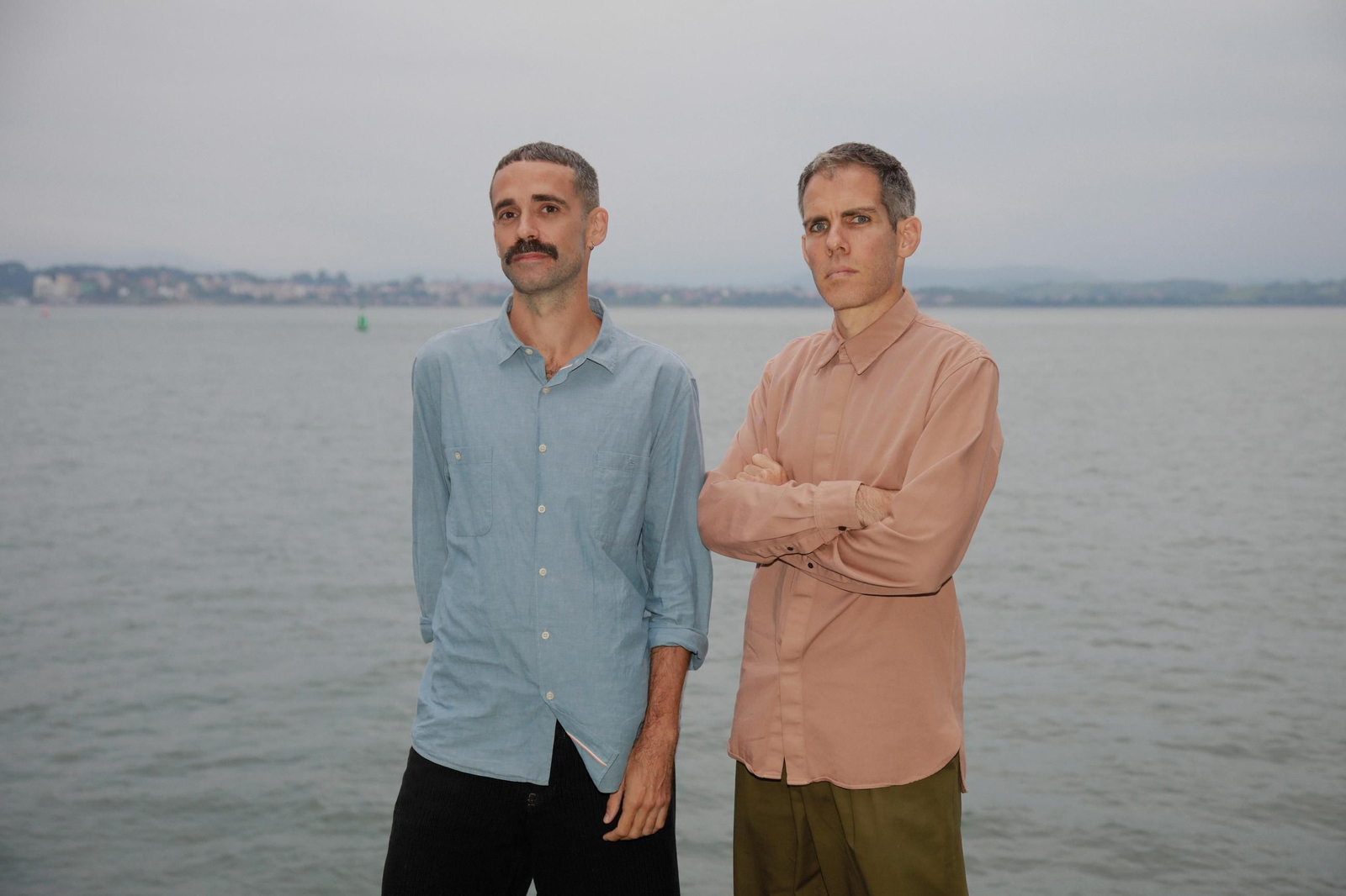 Daniel Fernández Pascual y Alon Schwabe, fundadores e integrantes del colectivo Cooking Sections.