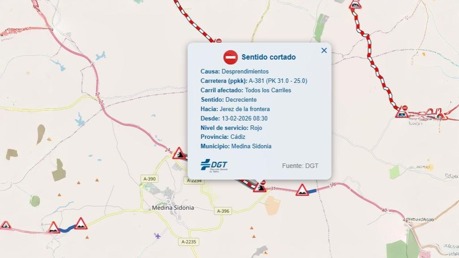 La lluvia anega la A-381 y sufre un derrumbe a la altura de Medina que obliga a habilitar un desvío.