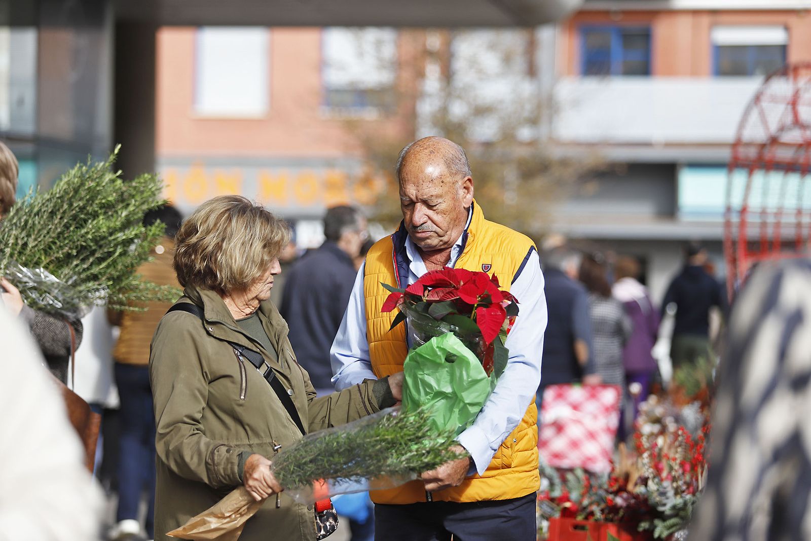 Imágenes del ambiente en el zoco del Mercado del Carmen