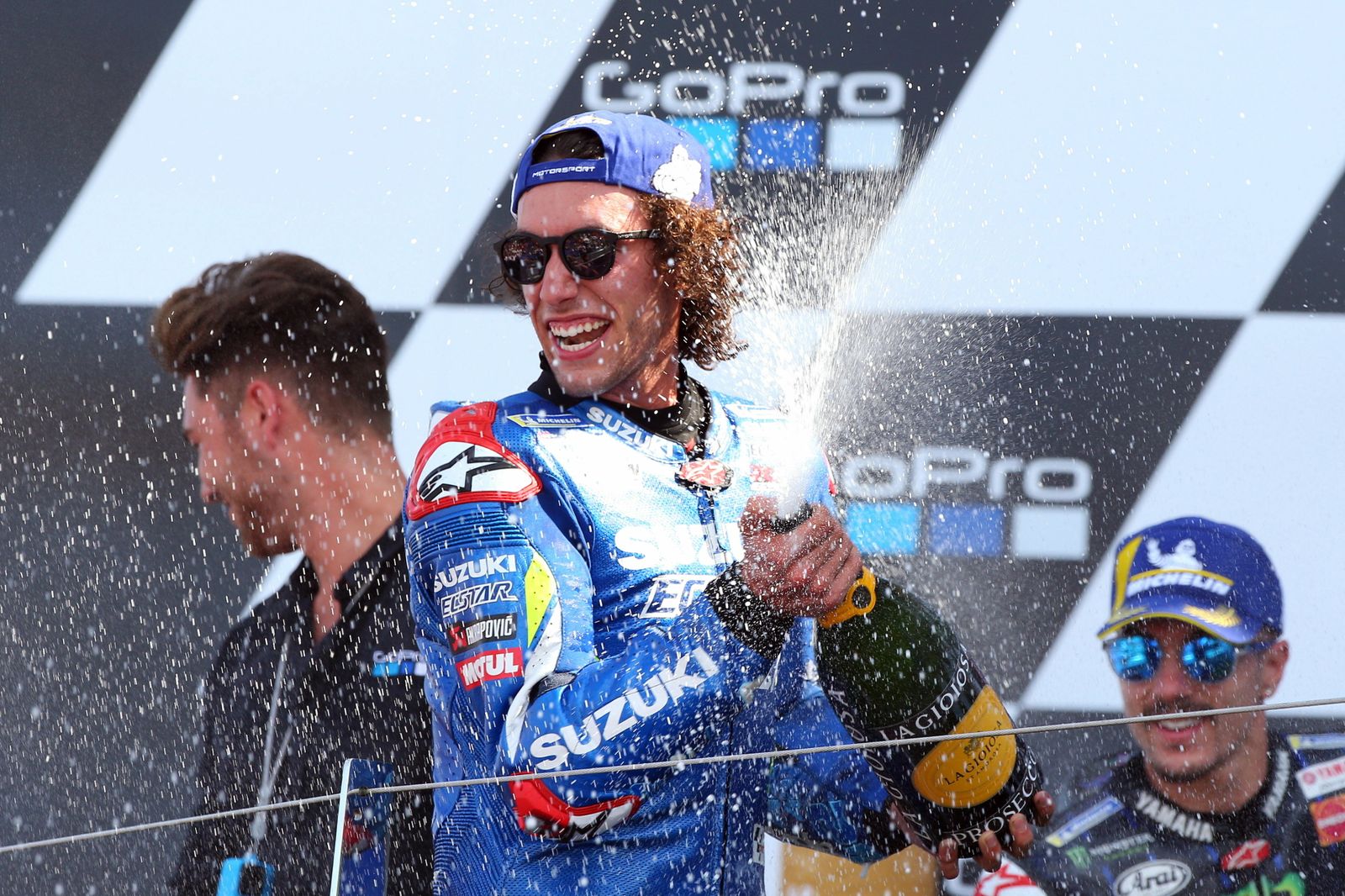 Alex Rins celebra su victoria en Silverstone