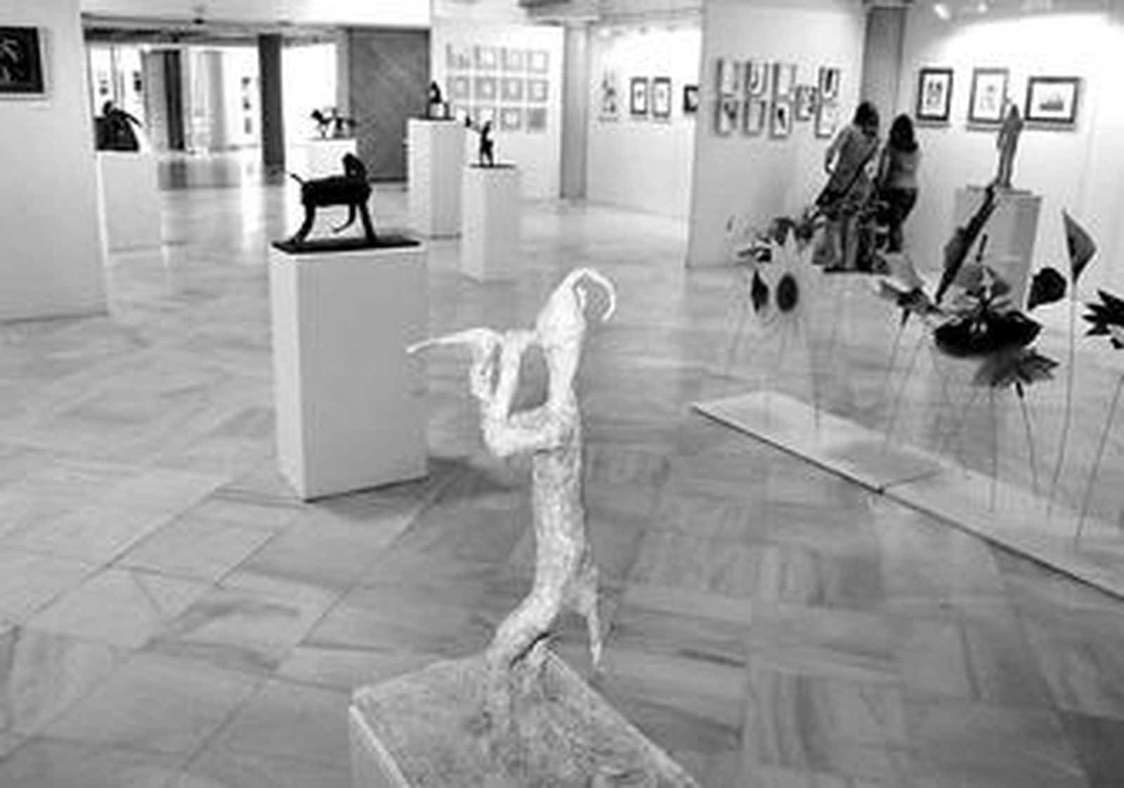 Las obras expuestas por los alumnos del Bachillerato de Arte en el centro cultural Alfonso X.