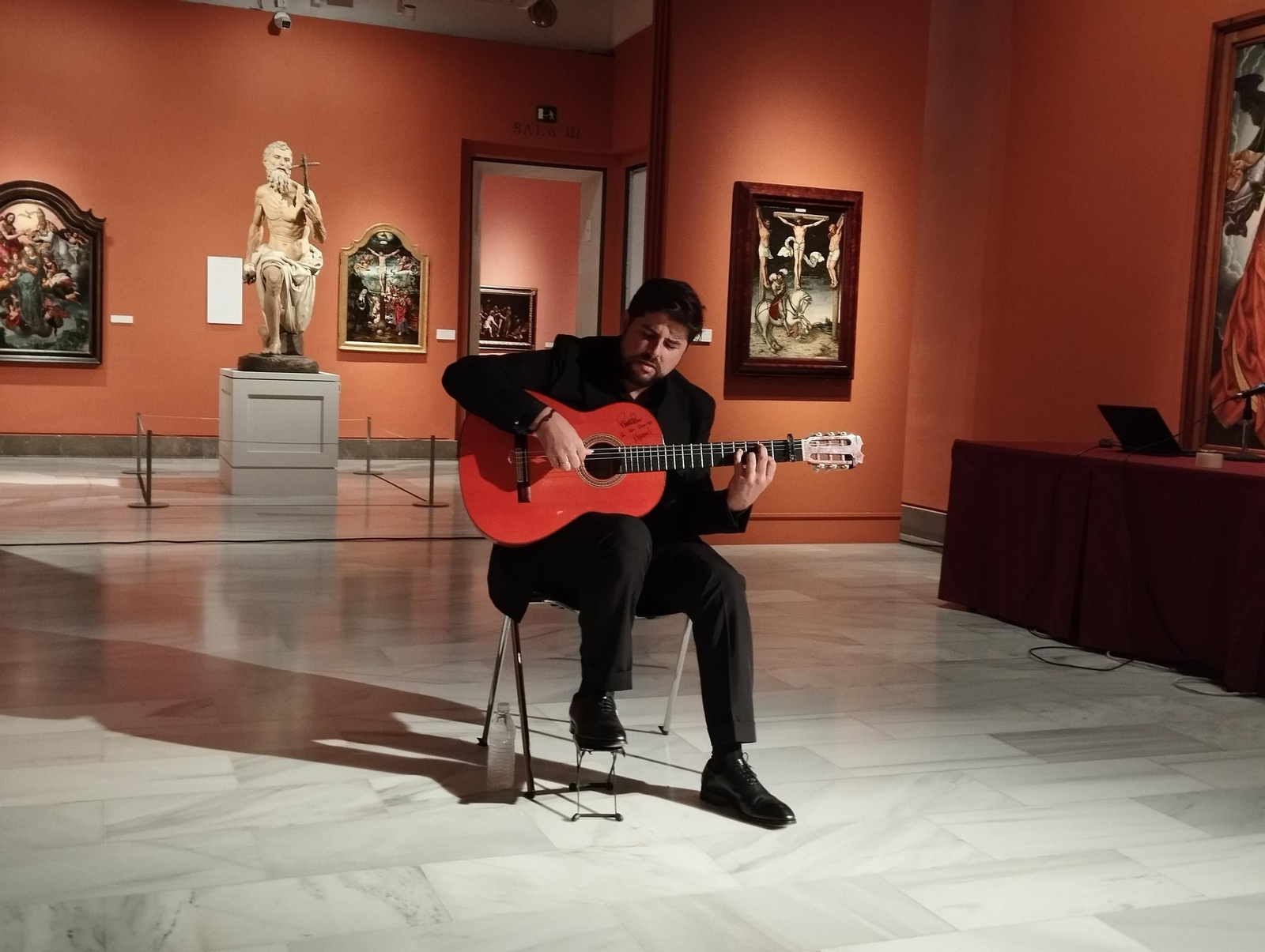 Manuel Valencia en el Museo de Bellas Artes de Sevilla.