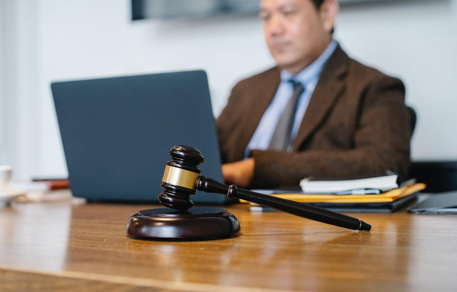 ¿Cómo contratar un abogado de derecho Bancario?