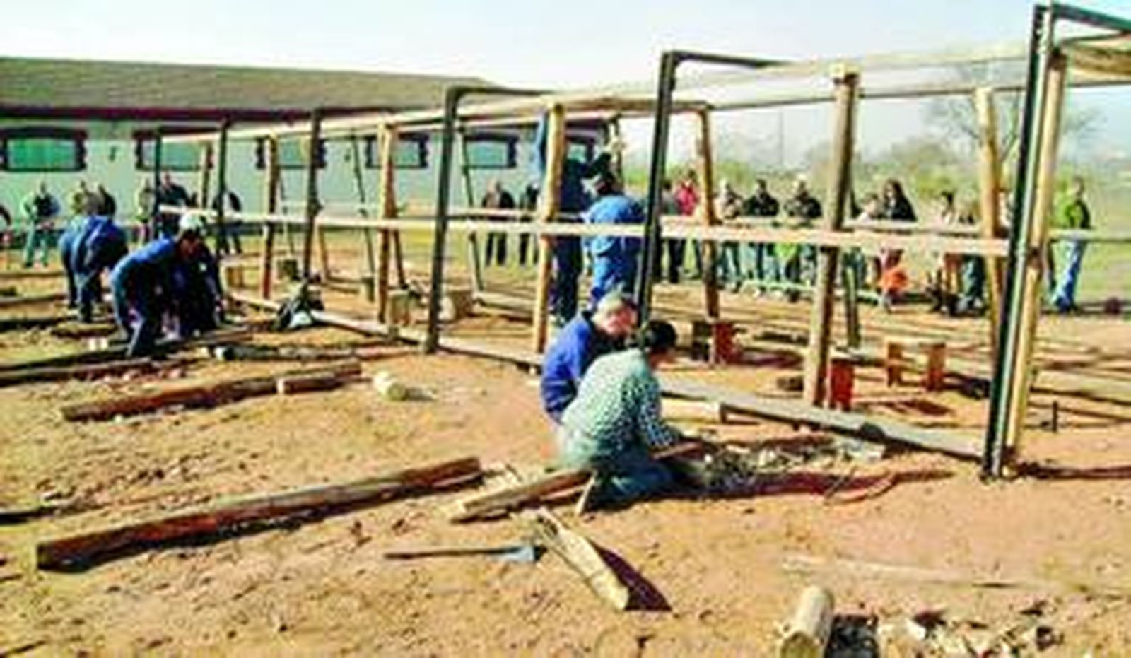 Los mineros muestran su habilidad en la construcción de galerías durante el concurso celebrado en el polígono de La Papelera.
