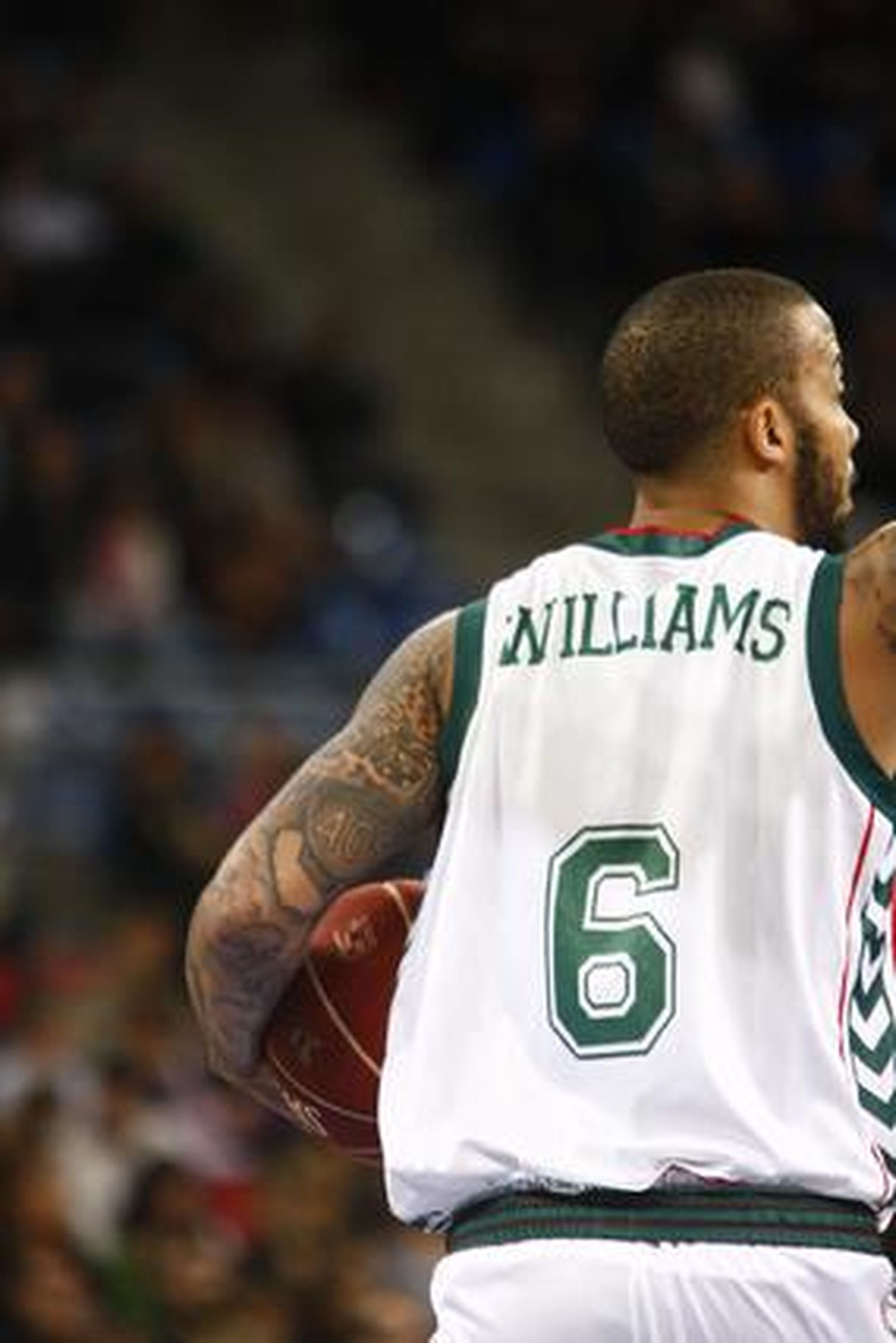 Las imágenes del Caja Laboral-Unicaja

Foto: Josu Izarra