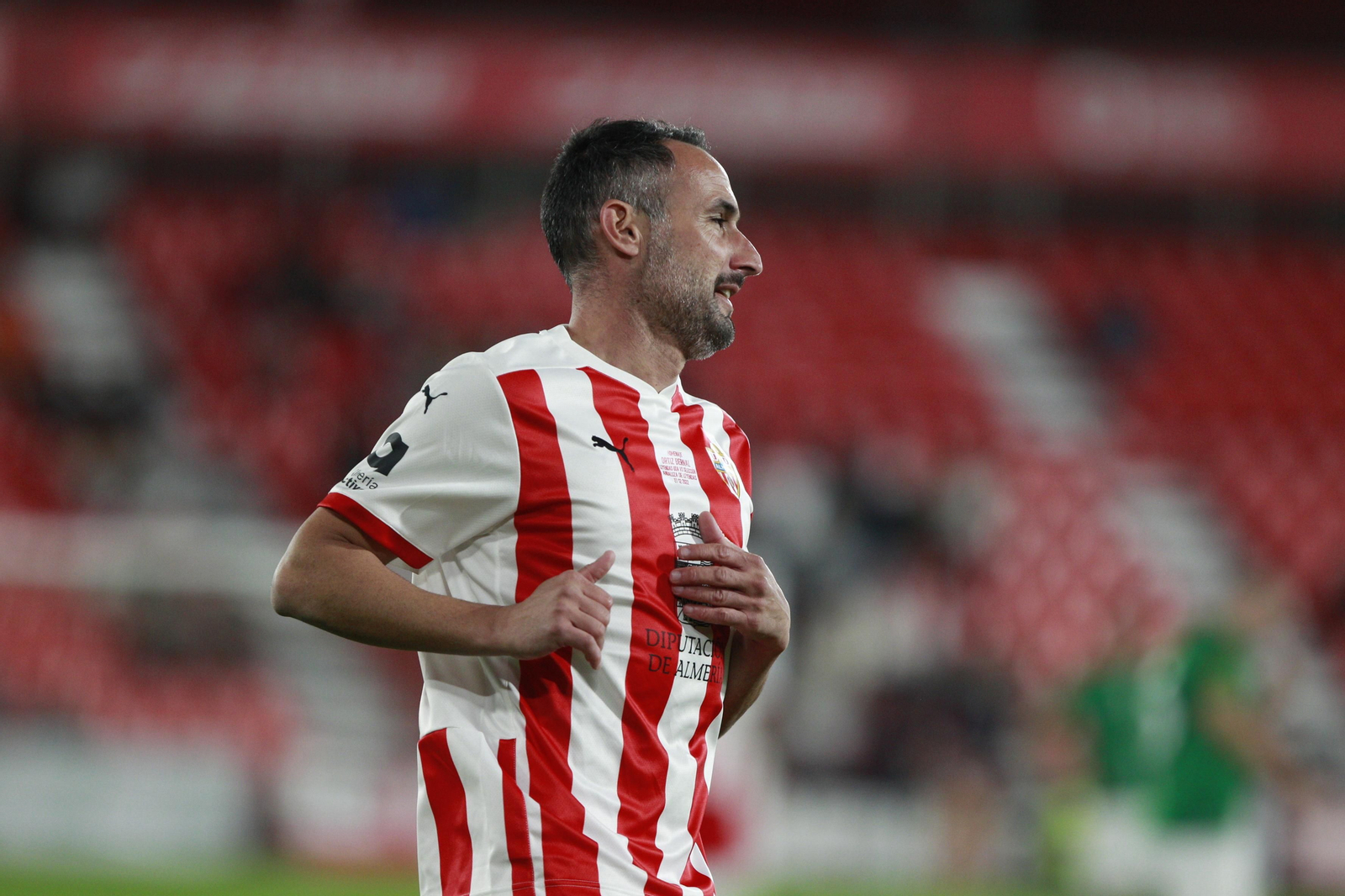 Imágenes del partido homenaje al 'eterno' capitán de la U.D. Almería, José Ortiz