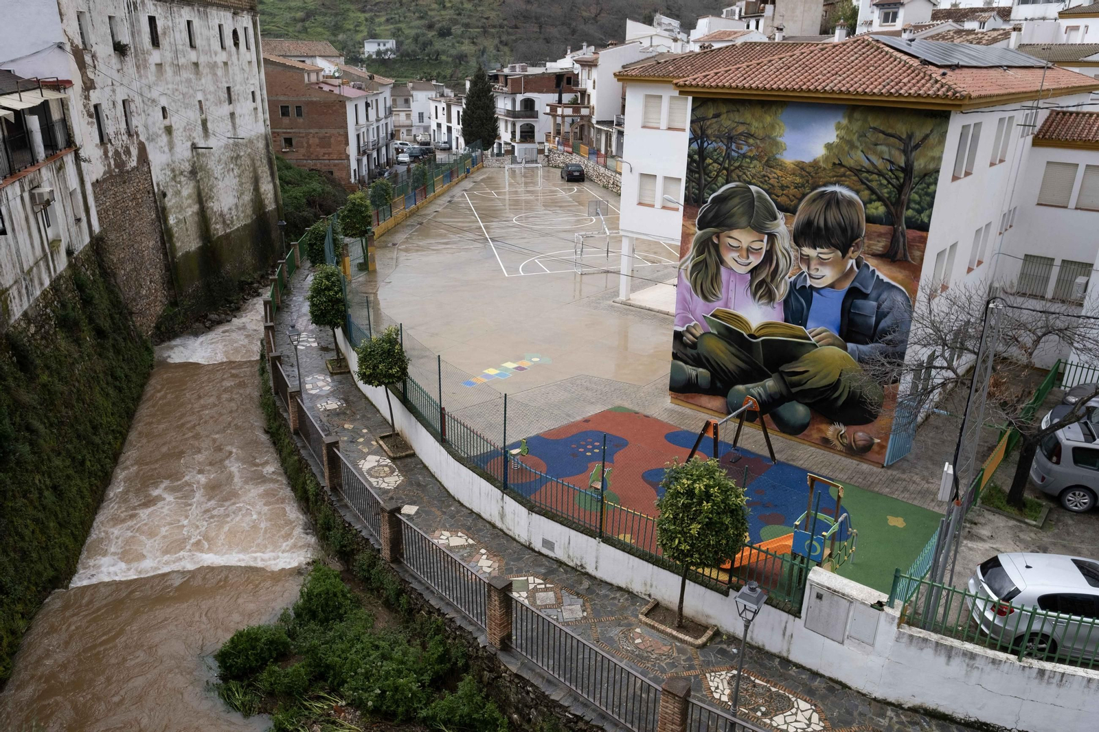 La lluvia transforma el paisaje de Málaga, en imágenes