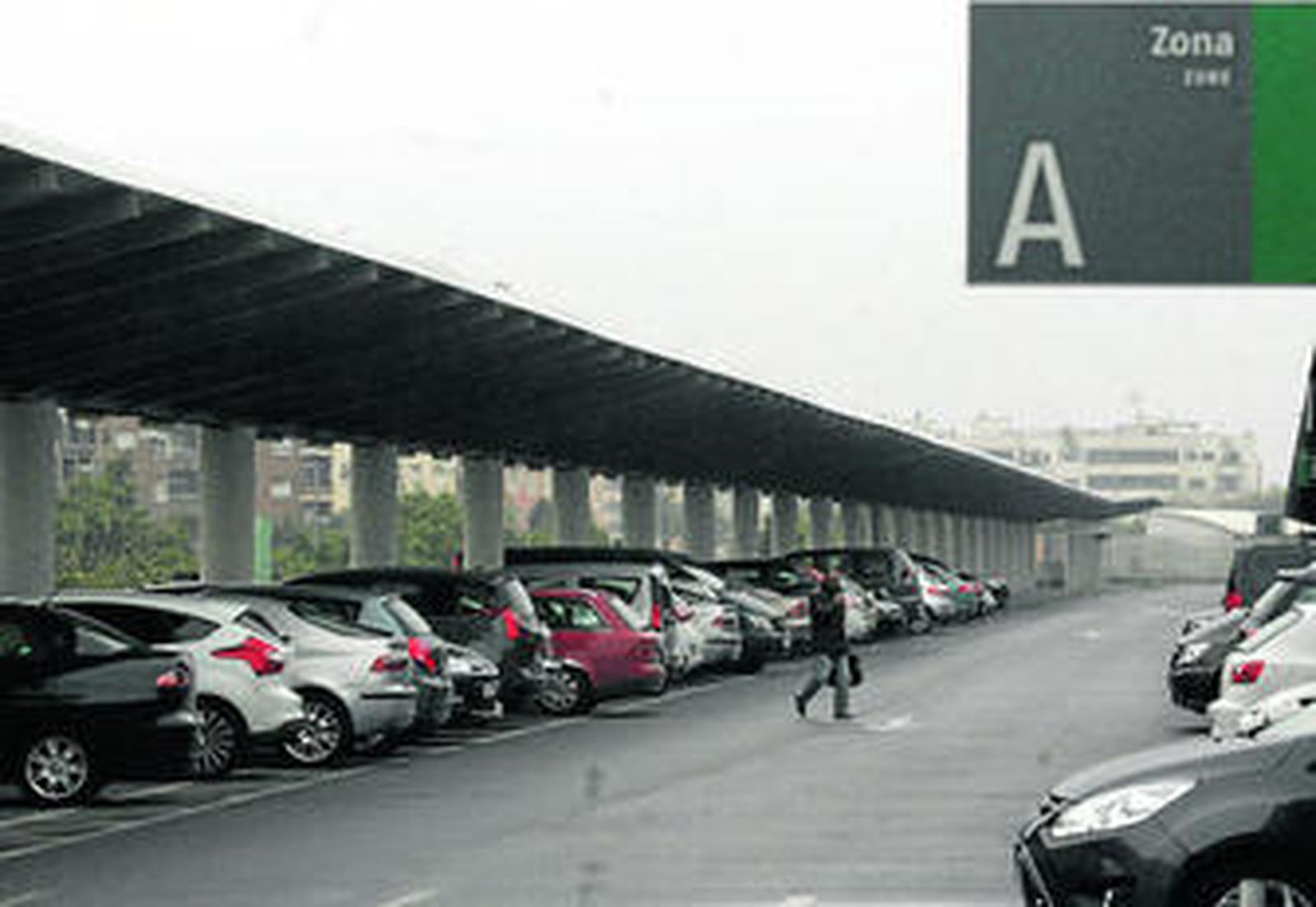 Aparcamiento principal de la estación de trenes de Córdoba.