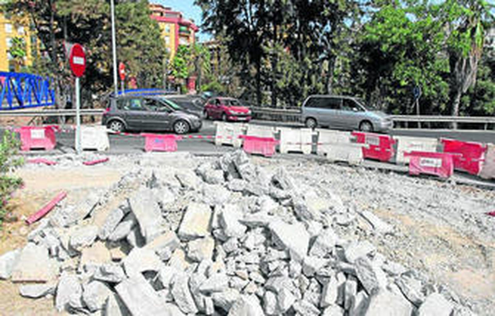 Imagen del nudo a Pajarete en la que se aprecia que las obras arrancaron ayer.