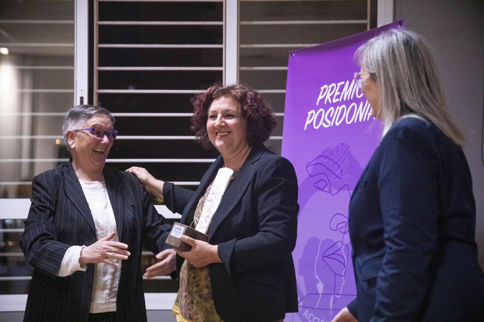 La Plataforma de Acción Feminista en Almería rinde homenaje a las mujeres de la Desbandá con su II Premio ‘Posidonia’ a Loli Sierra, vicepresidenta de la Asociación Memorialista de la Desbandá, en imágenes