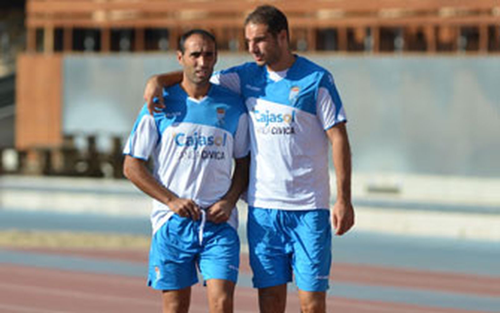 El agente de Capdevila le abre la puerta