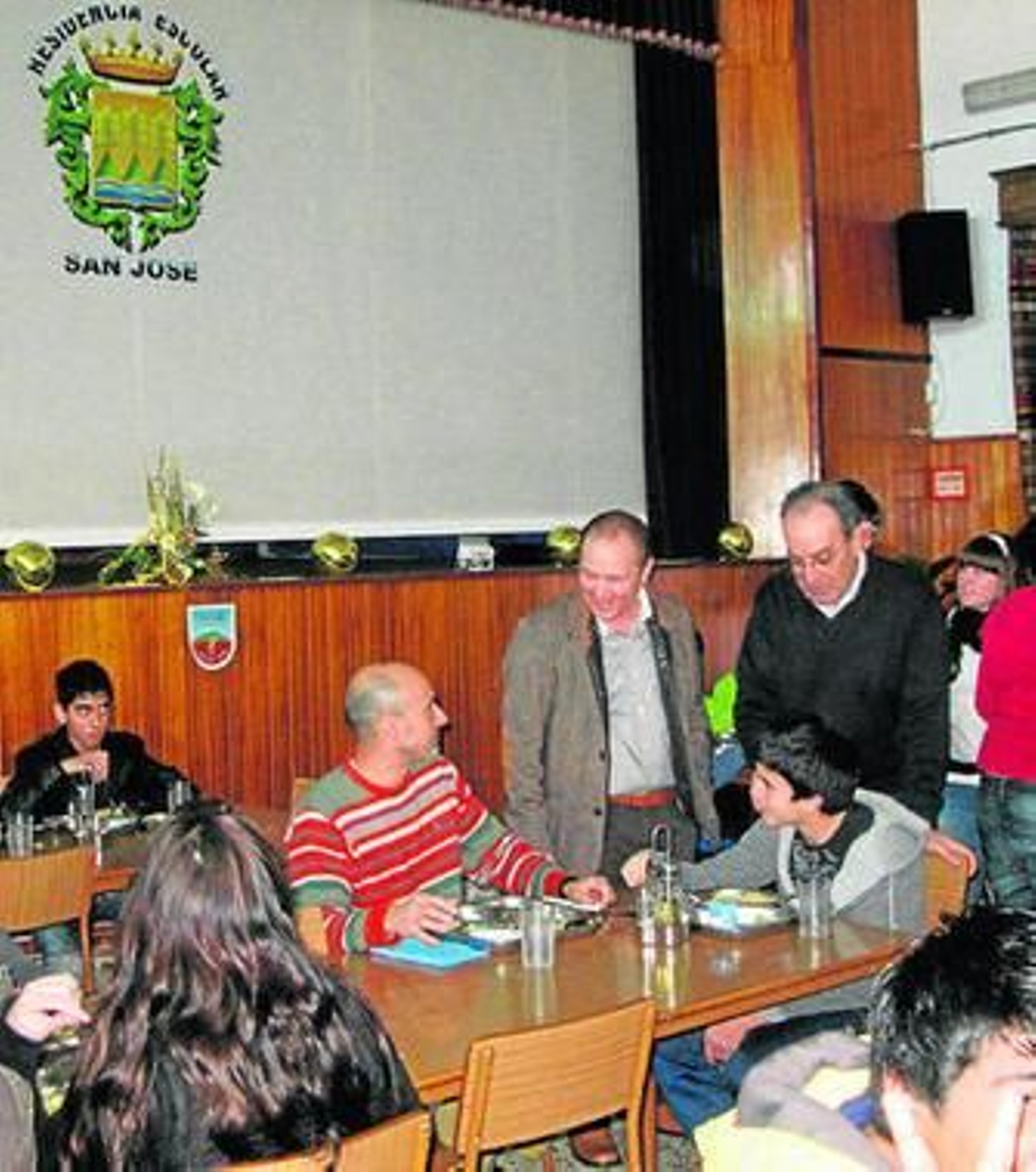 Maldonado junto al director de la Resicencia Escolar ´San José'.