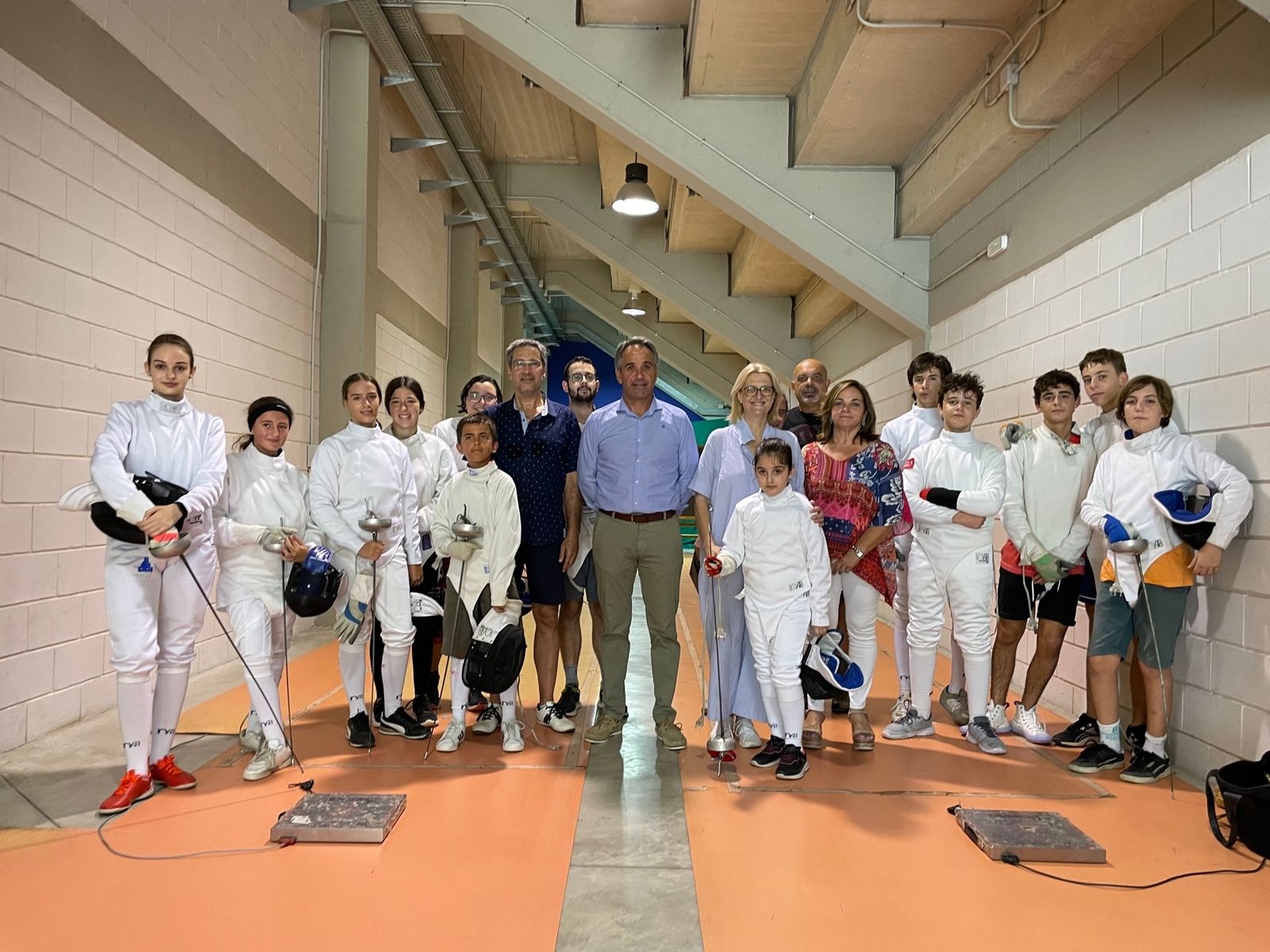 Visita de Juanjo Segura al Torneo de Esgrima de feria 2022.