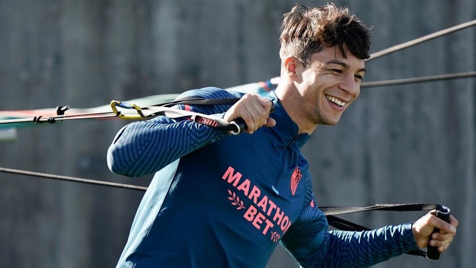 Óliver Torres, durante el entrenamiento de este martes en la ciudad deportiva.