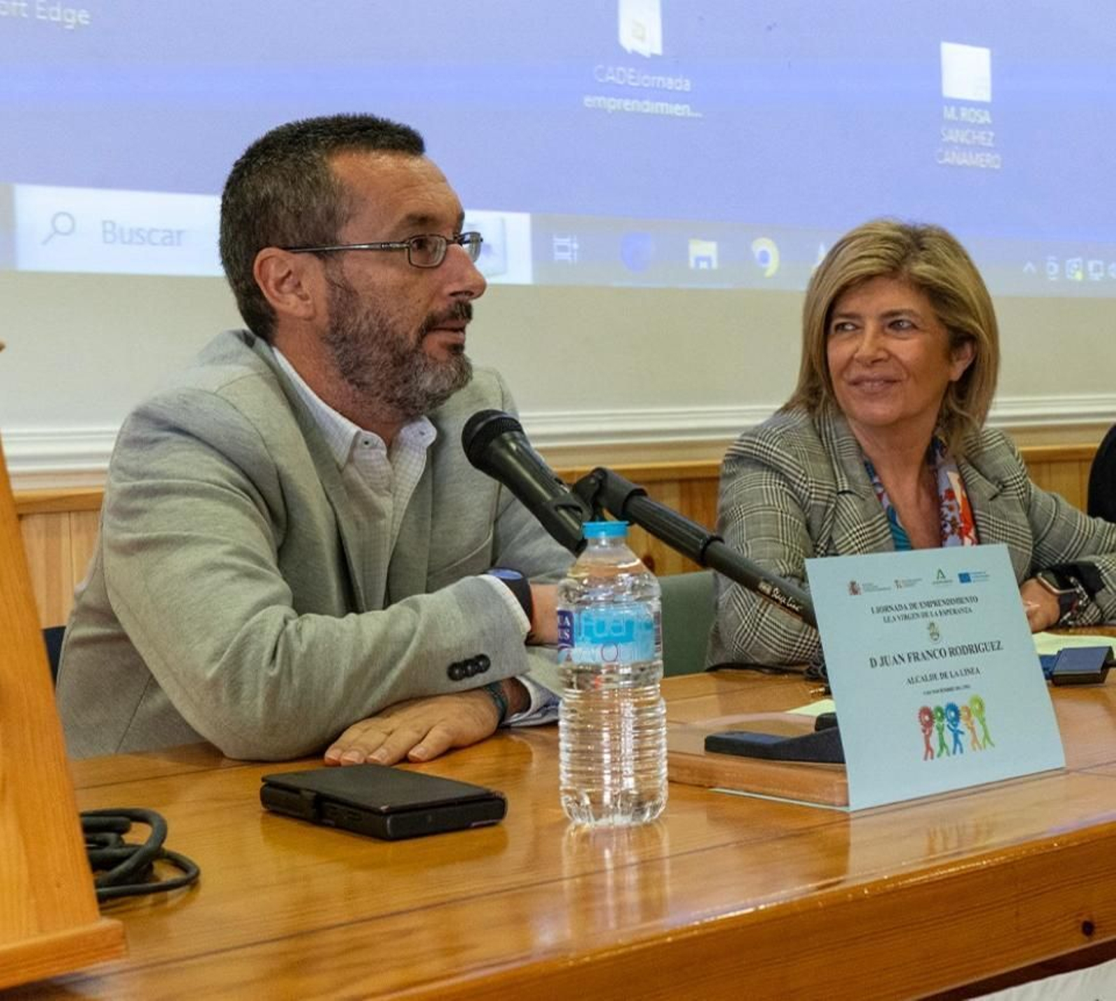 Juan Franco e Isabel Paredes, durante la jornada. Juan Franco e Isabel Paredes, durante la jornada.