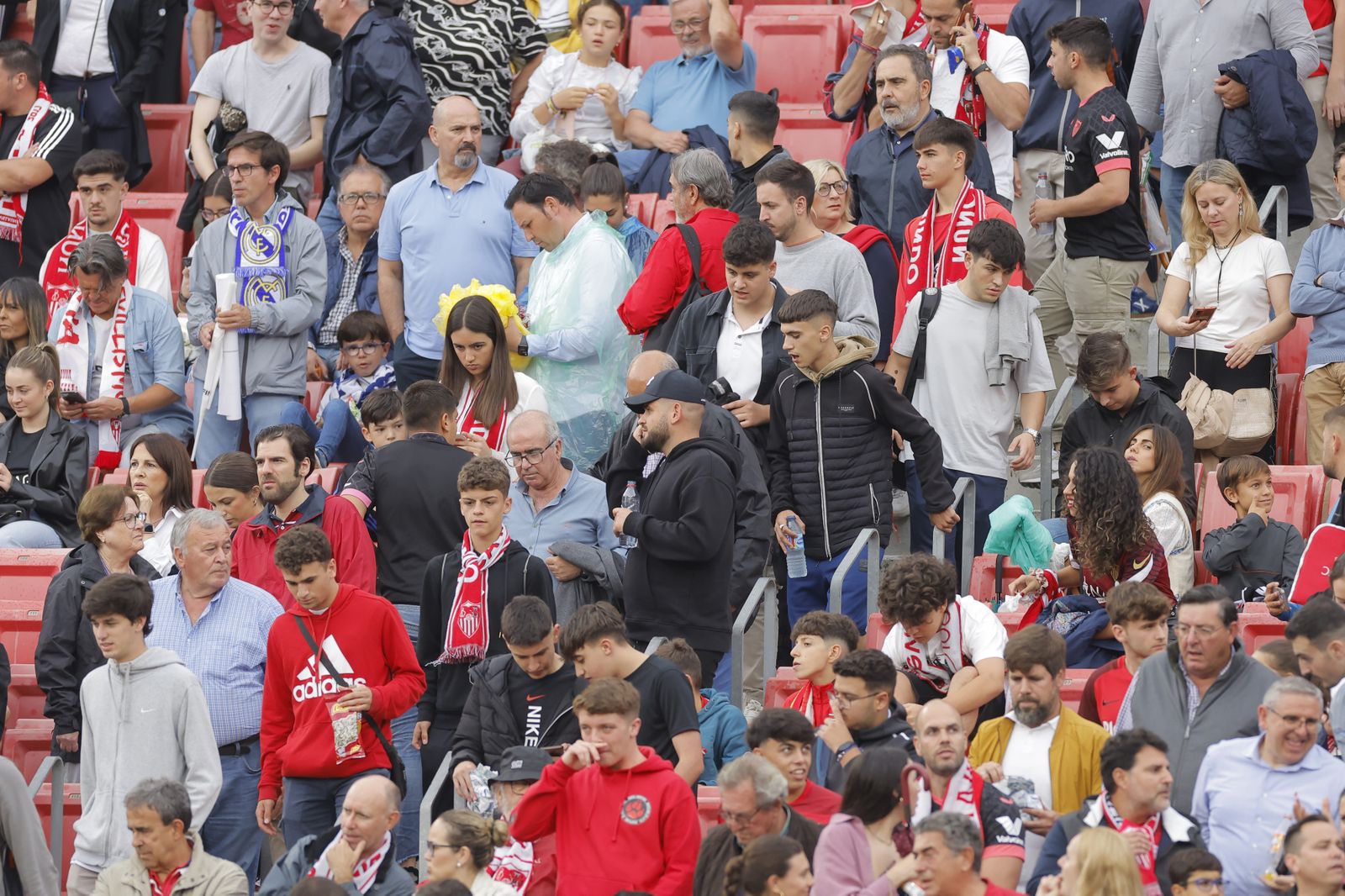 Búscate en las fotos del Sevilla-Madrid