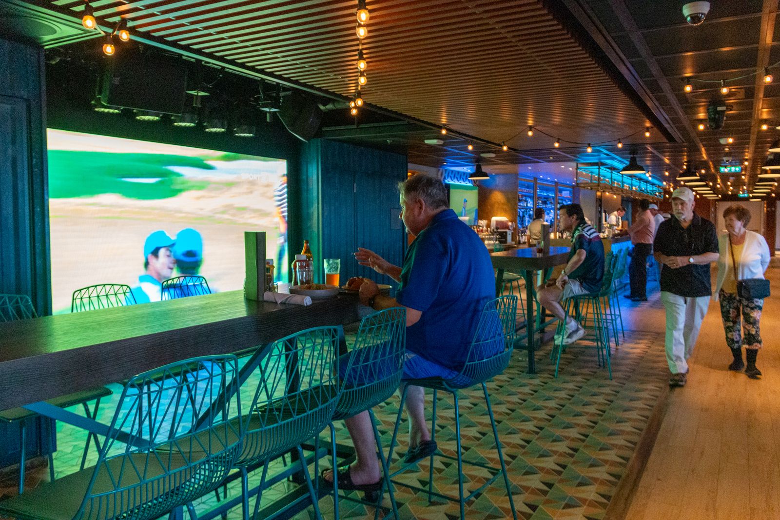 Así es el impresionante crucero que ha llegado a la costa de Granada y que inaugurará próximamente Luis Fonsi