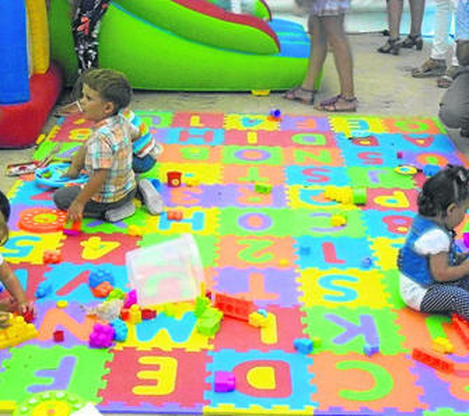 El puzzle de letras fue uno de los grandes atractivos para los más pequeños.